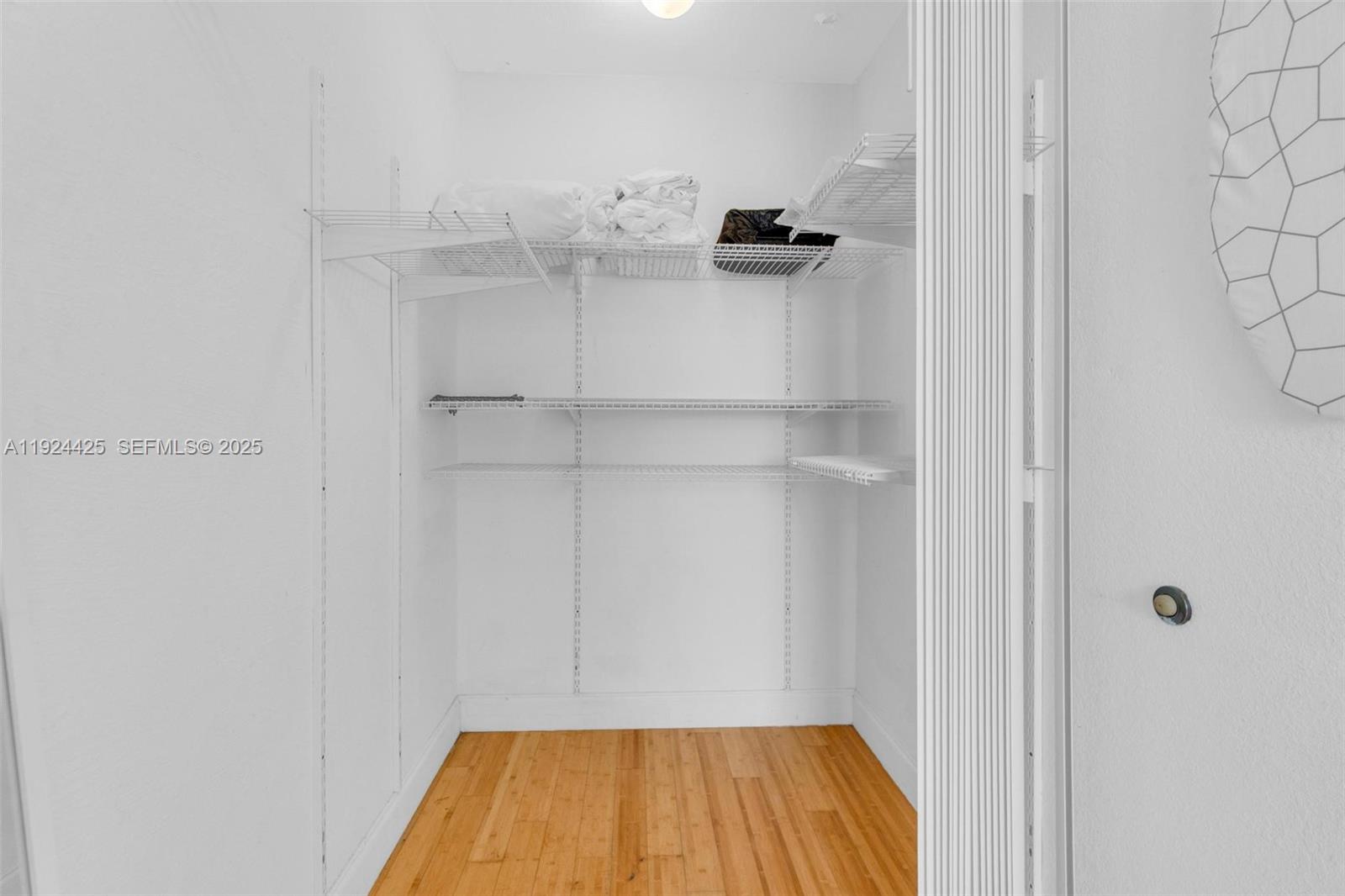 8080 Tatum Waterway Dr #25 Miami Beach, FL 33141