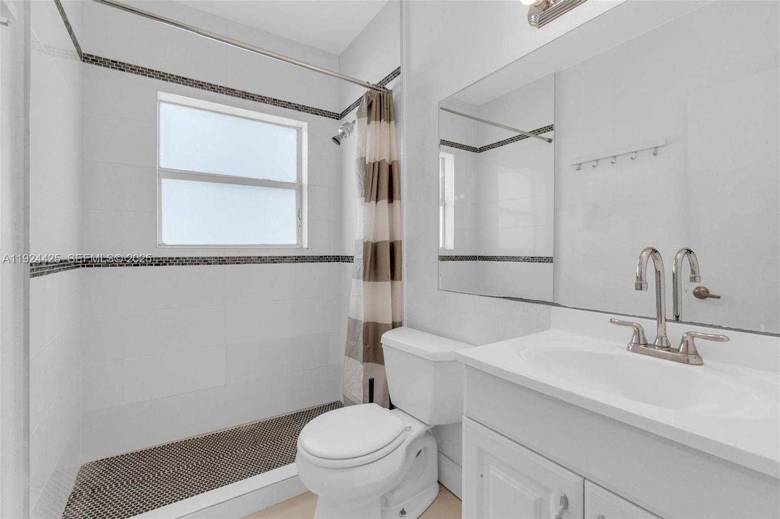 8080 Tatum Waterway Dr #25 Miami Beach, FL 33141