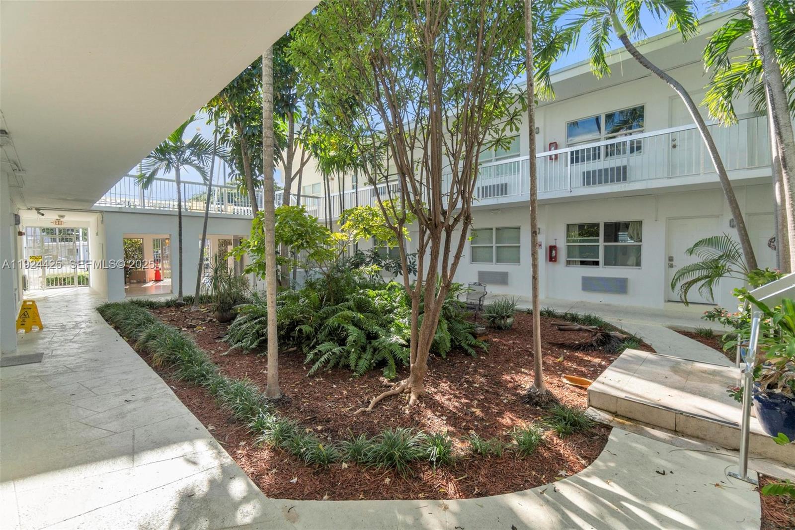 8080 Tatum Waterway Dr #25 Miami Beach, FL 33141