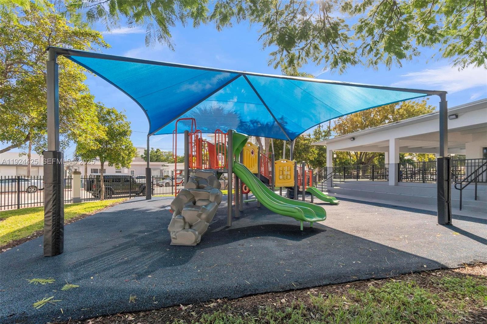 8080 Tatum Waterway Dr #25 Miami Beach, FL 33141