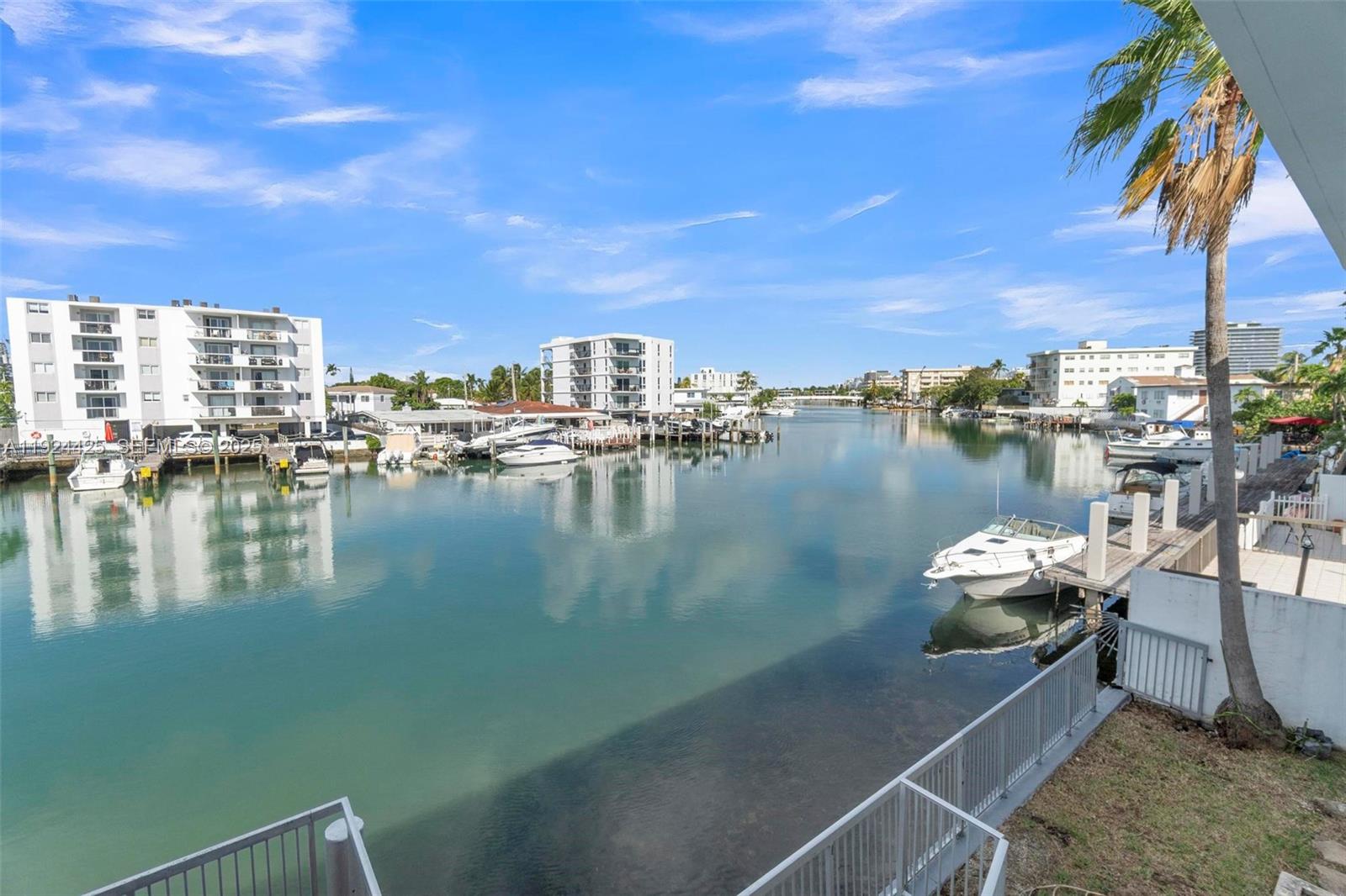 8080 Tatum Waterway Dr #25 Miami Beach, FL 33141