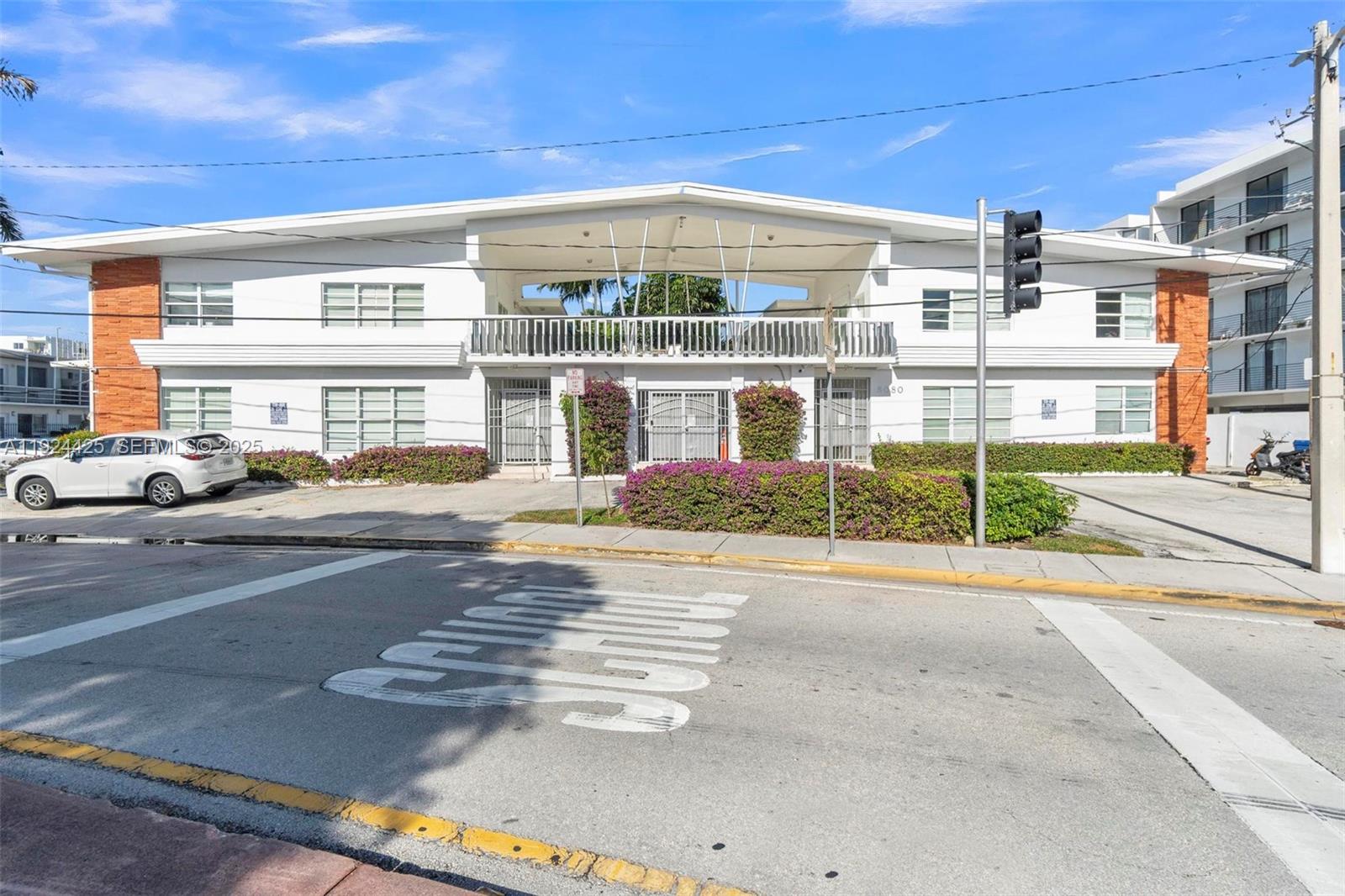 8080 Tatum Waterway Dr #25 Miami Beach, FL 33141