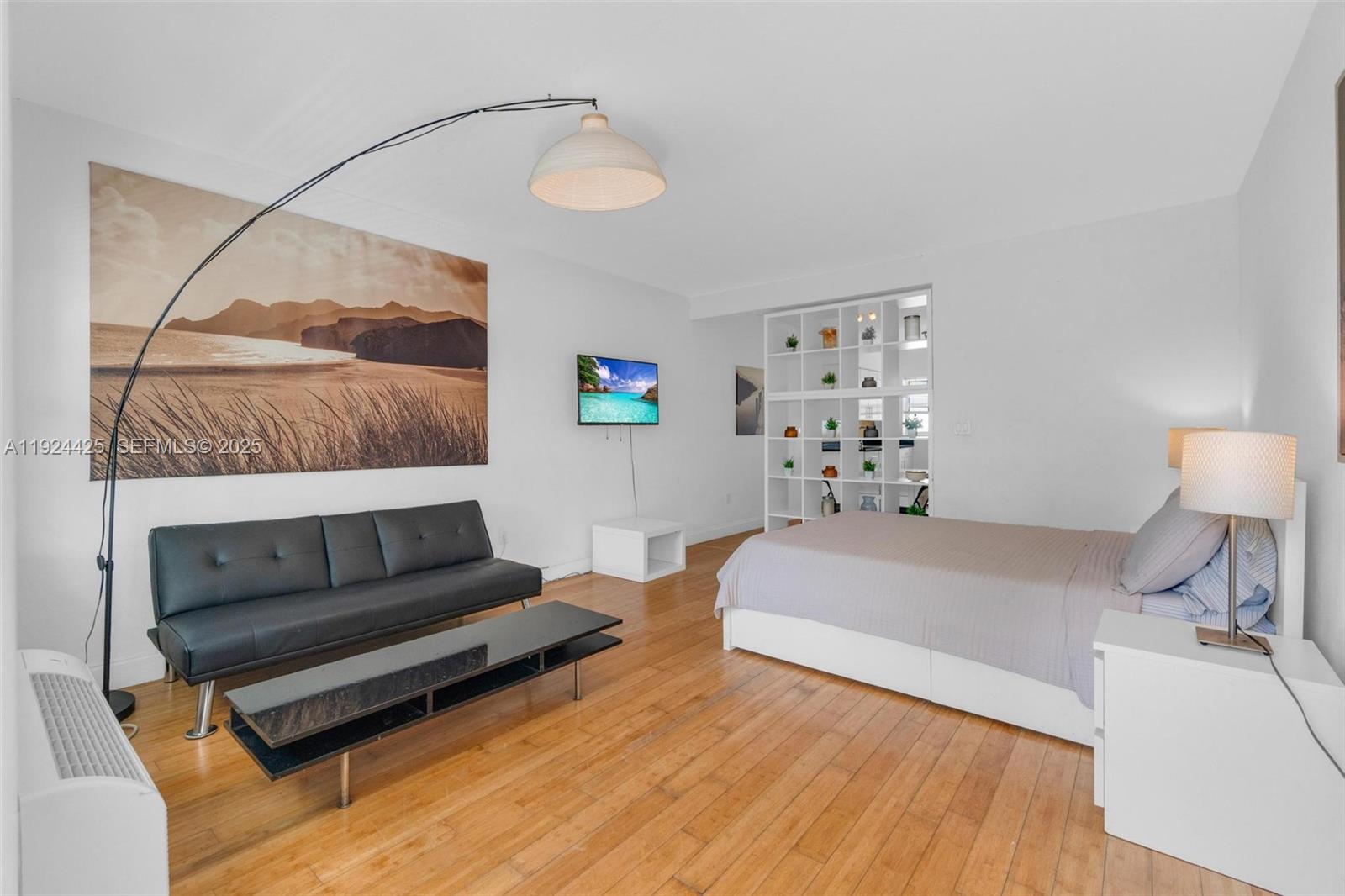 8080 Tatum Waterway Dr #25 Miami Beach, FL 33141