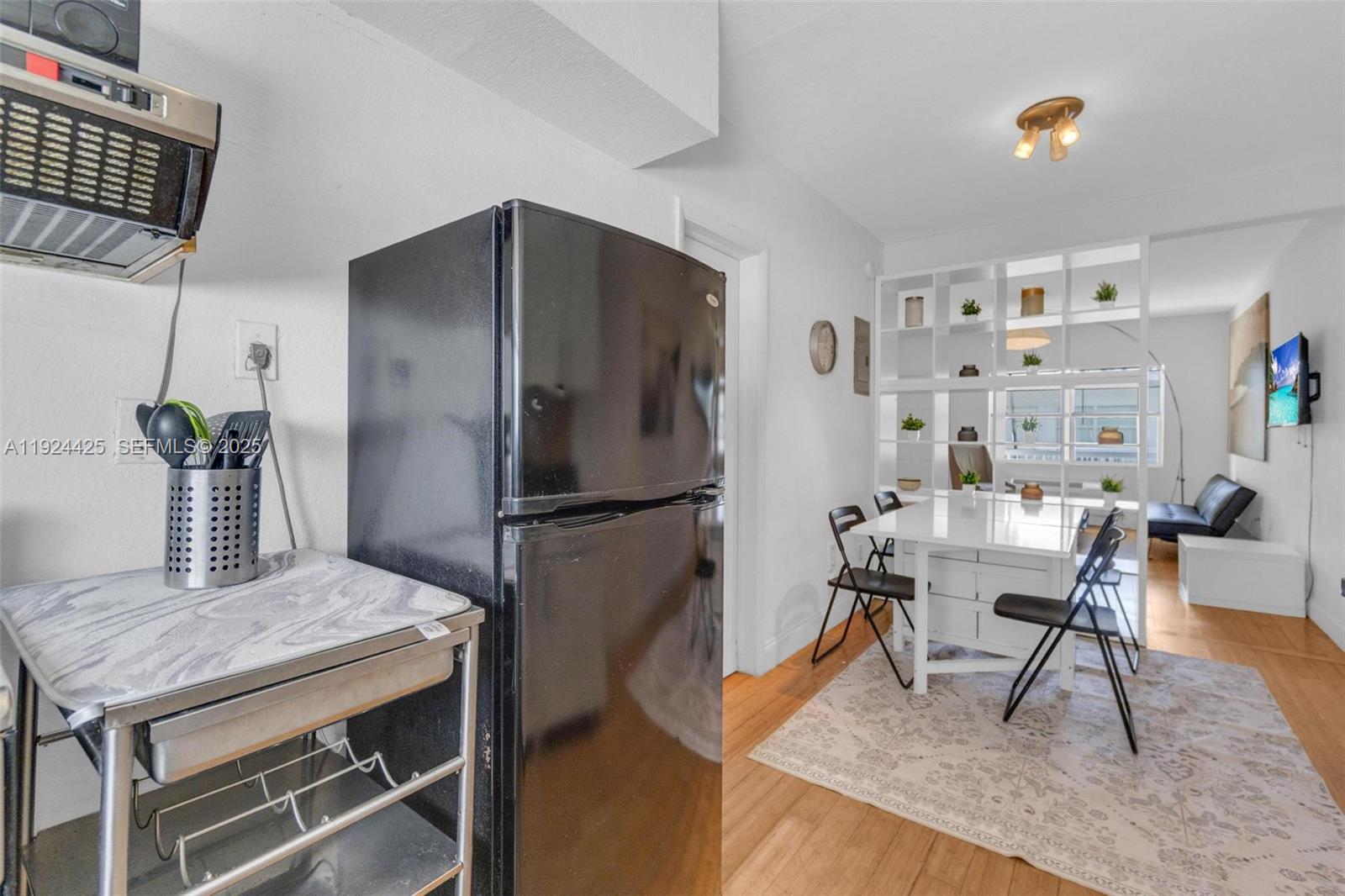 8080 Tatum Waterway Dr #25 Miami Beach, FL 33141