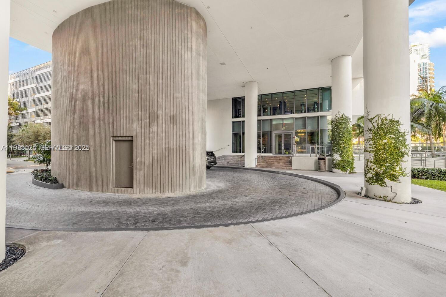 460 NE 28th St #3907 Miami, FL 33137