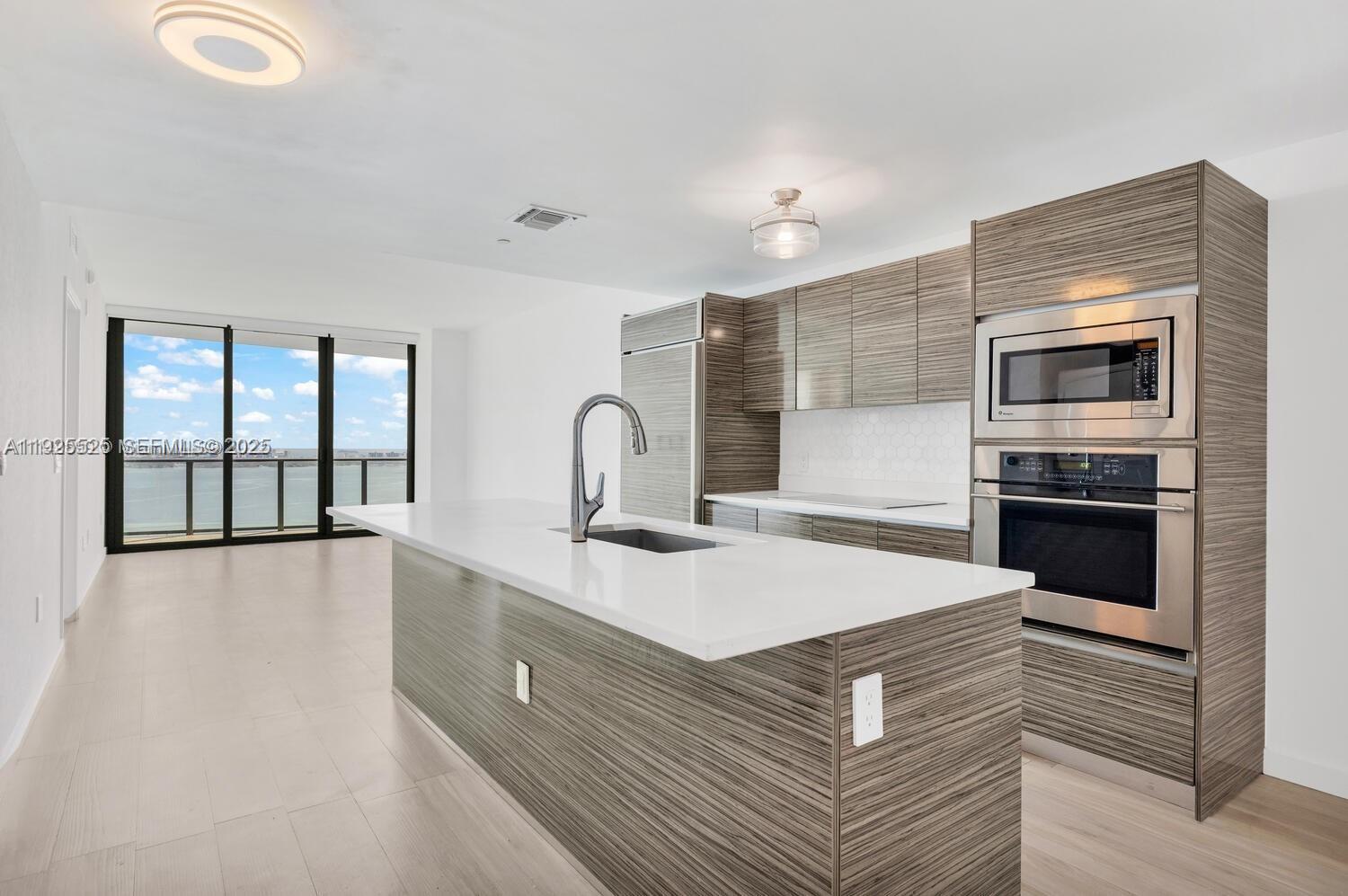 460 NE 28th St #3907 Miami, FL 33137