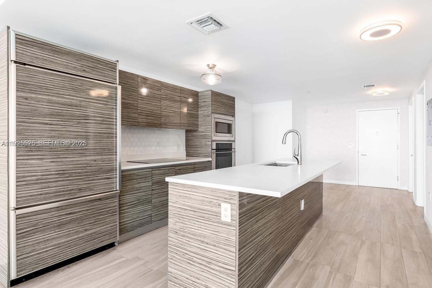 460 NE 28th St #3907 Miami, FL 33137