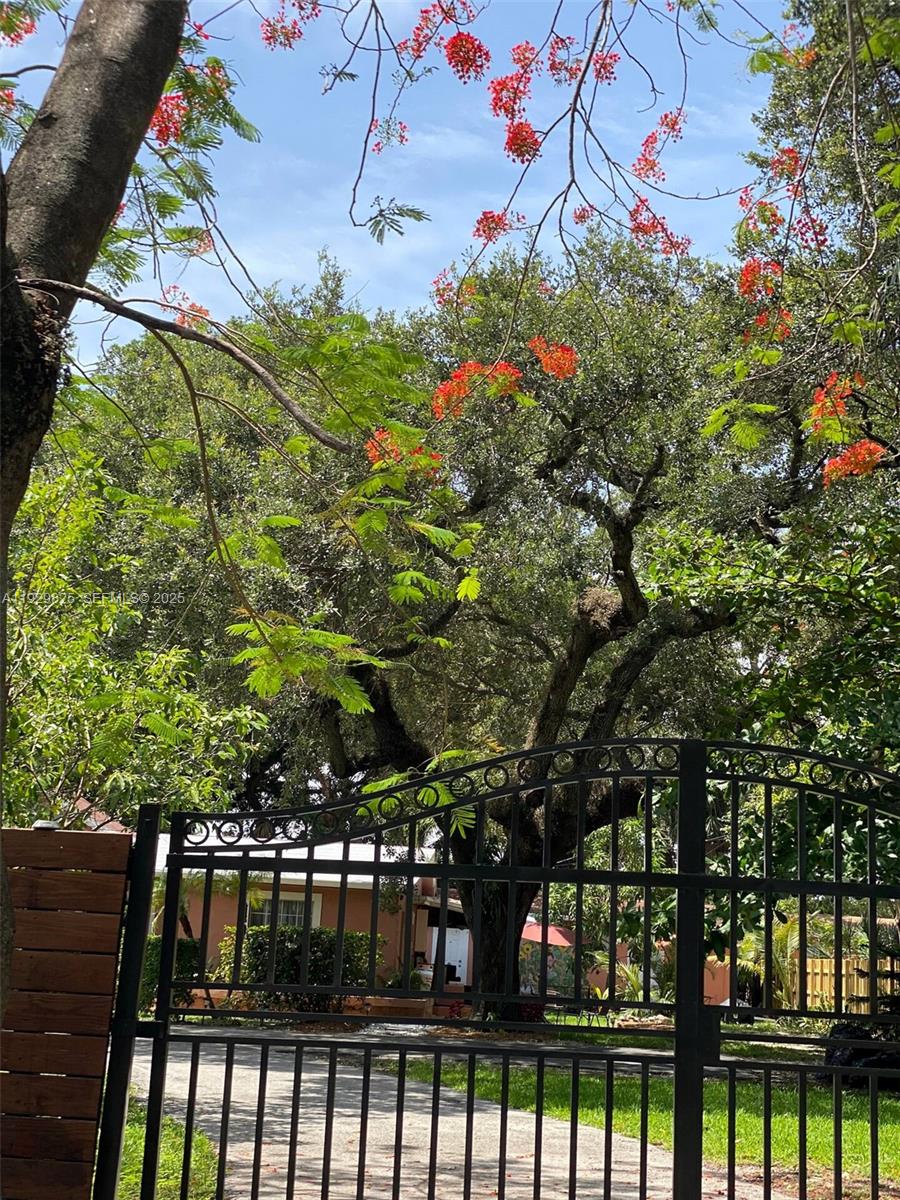 1760 NE 144th St Miami, FL 33181