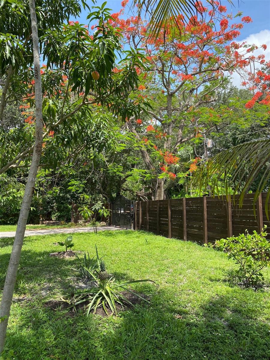 1760 NE 144th St Miami, FL 33181