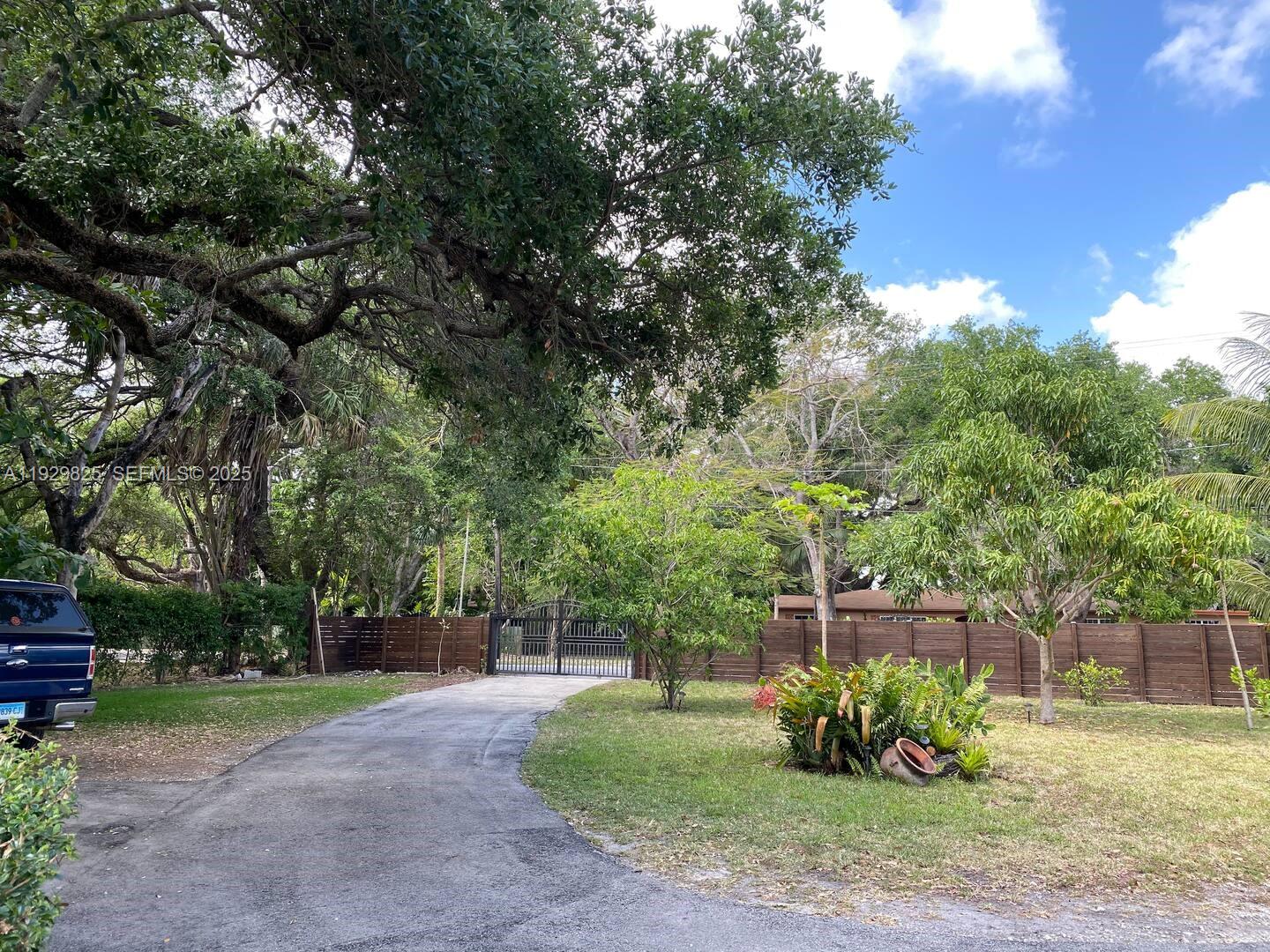 1760 NE 144th St Miami, FL 33181