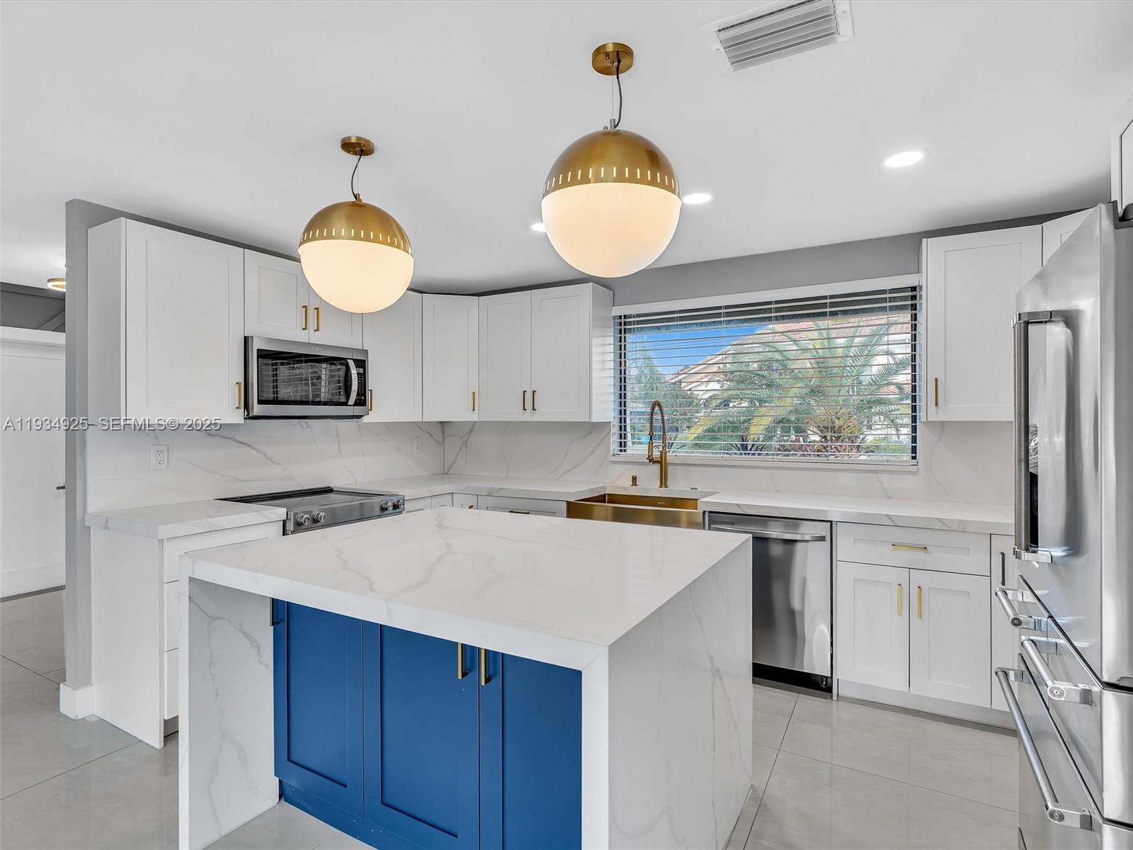 2310 NE 48th Ct Lighthouse Point, FL 33064