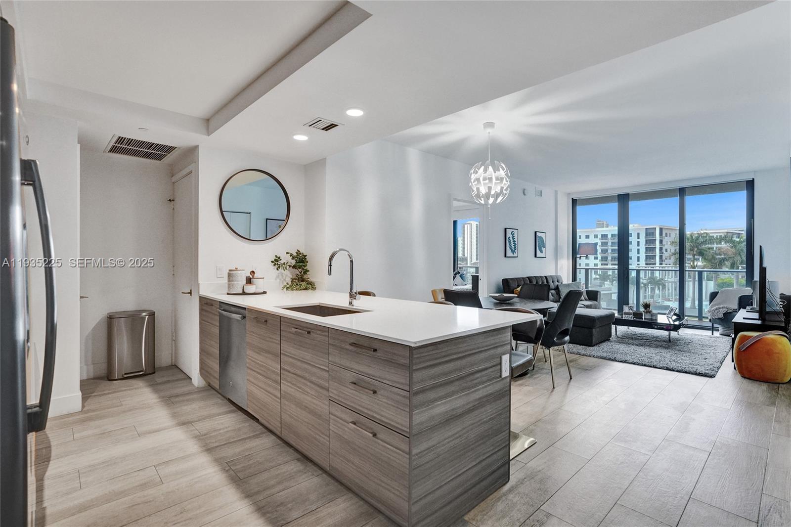 121 NE 34th St #902 Miami, FL 33137