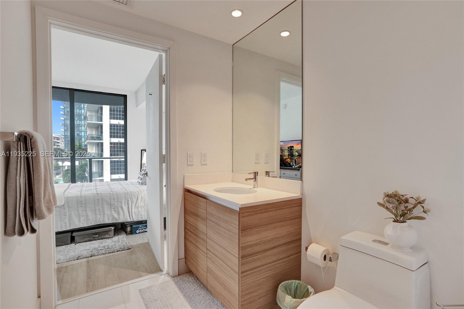 121 NE 34th St #902 Miami, FL 33137