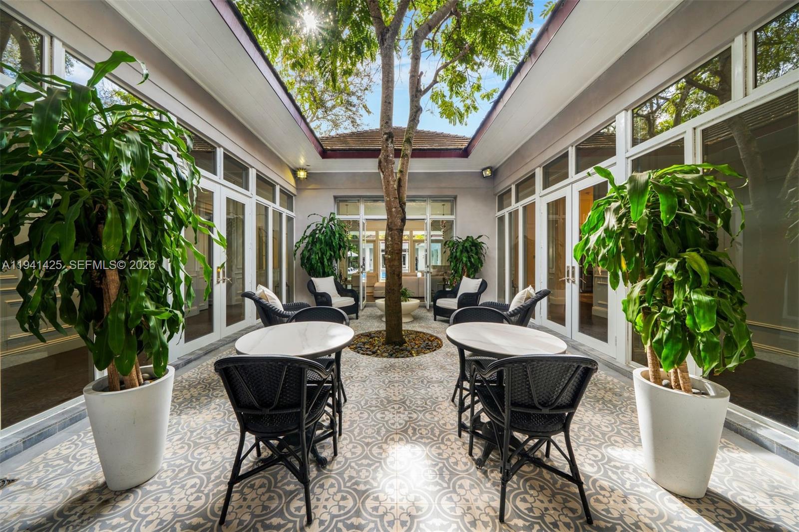 4100 Kiaora St Miami, FL 33133