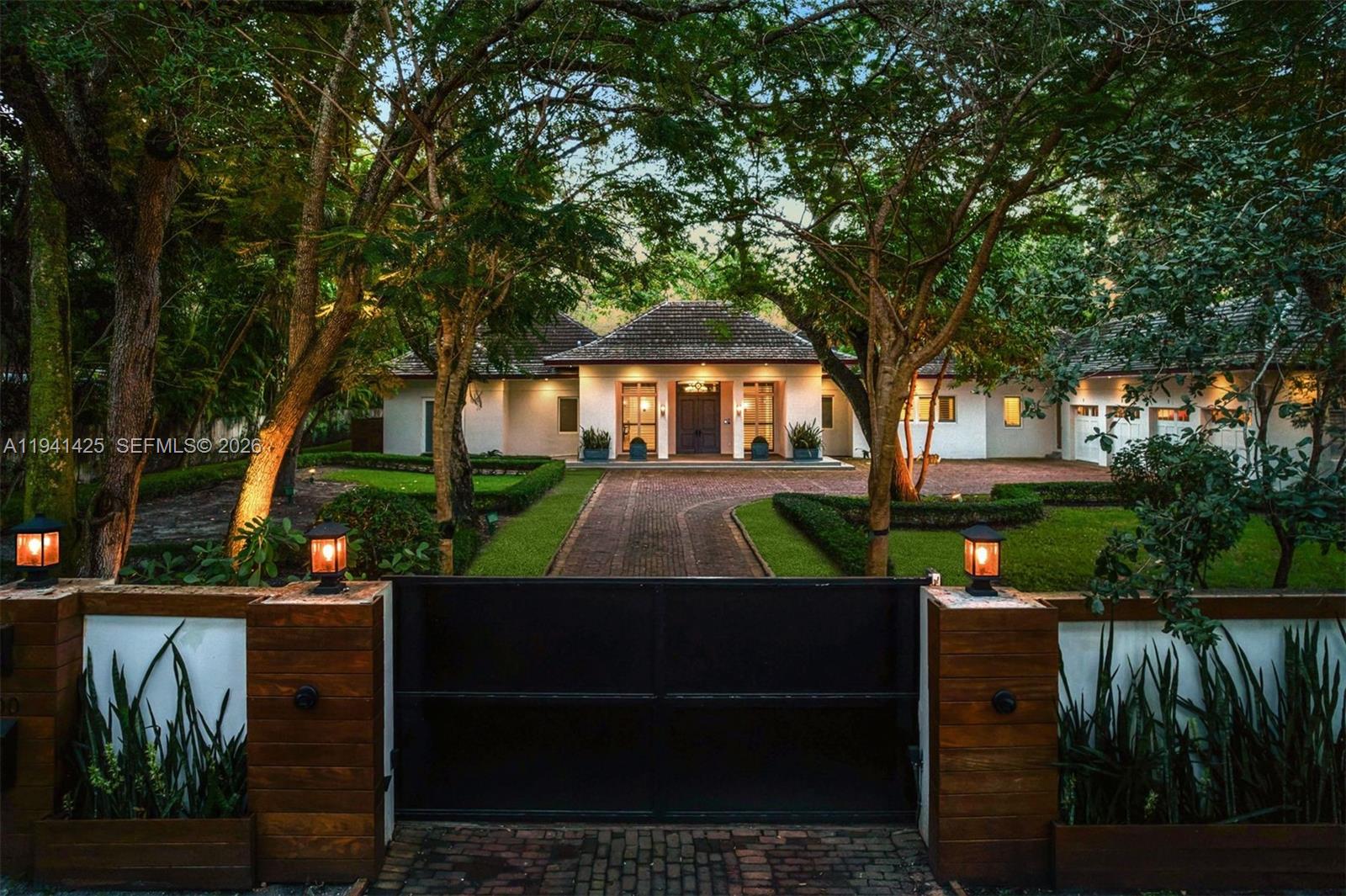 4100 Kiaora St Miami, FL 33133