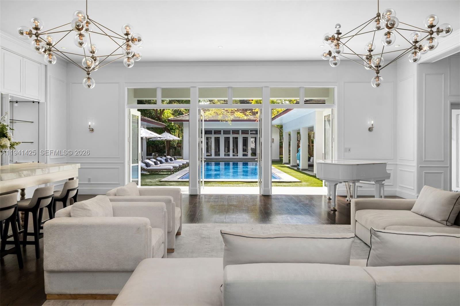 4100 Kiaora St Miami, FL 33133