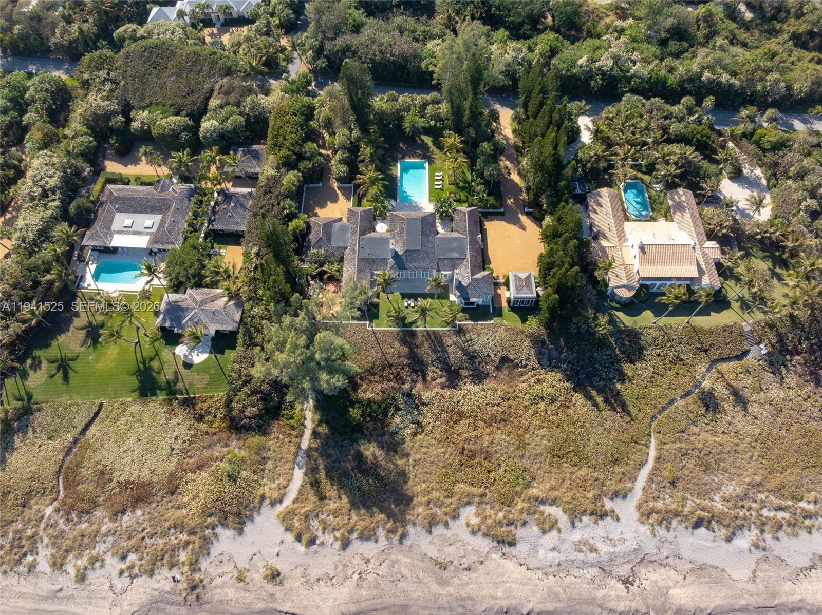 21 S Beach Rd Jupiter Island, FL 33455