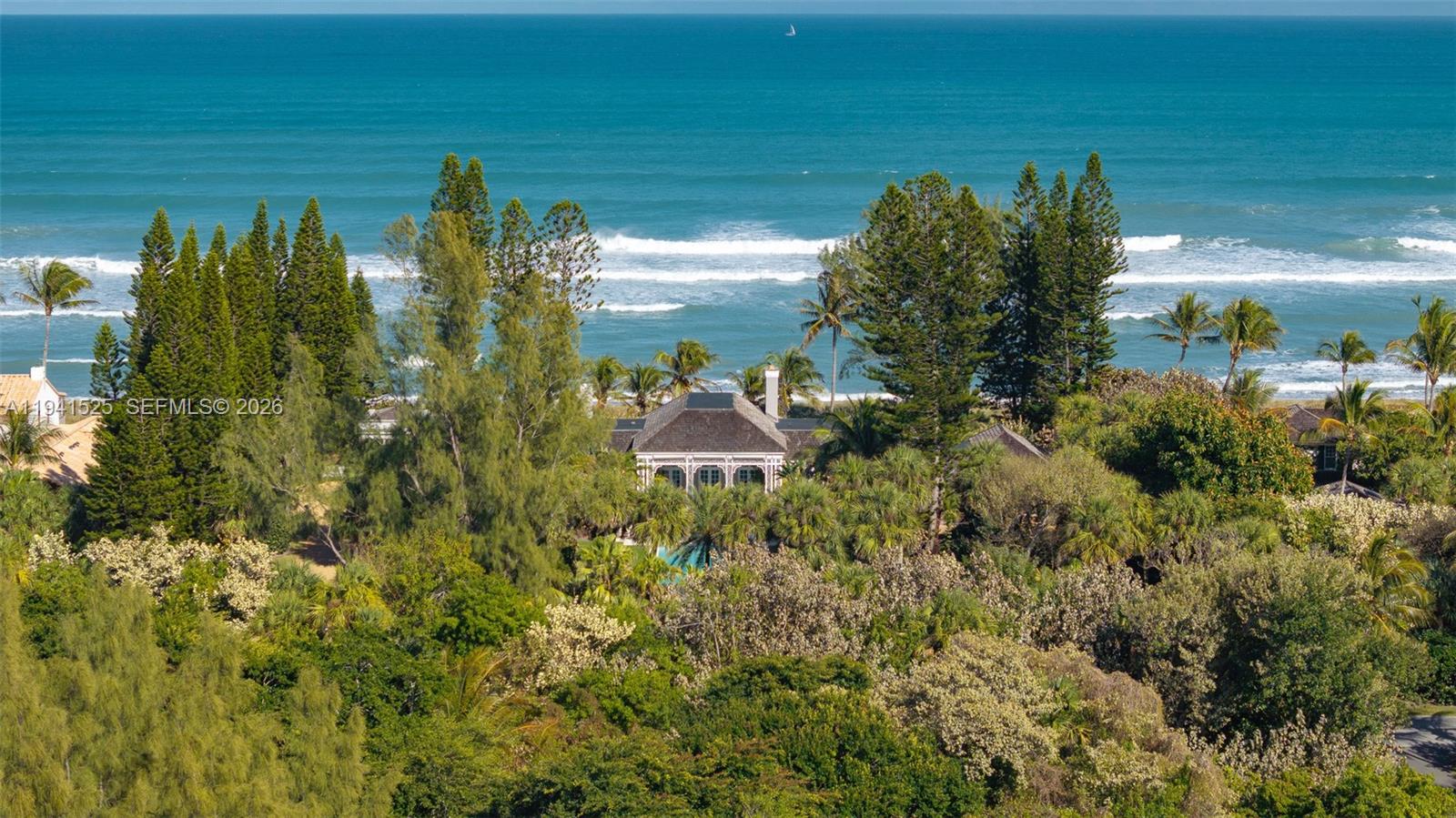 21 S Beach Rd Jupiter Island, FL 33455