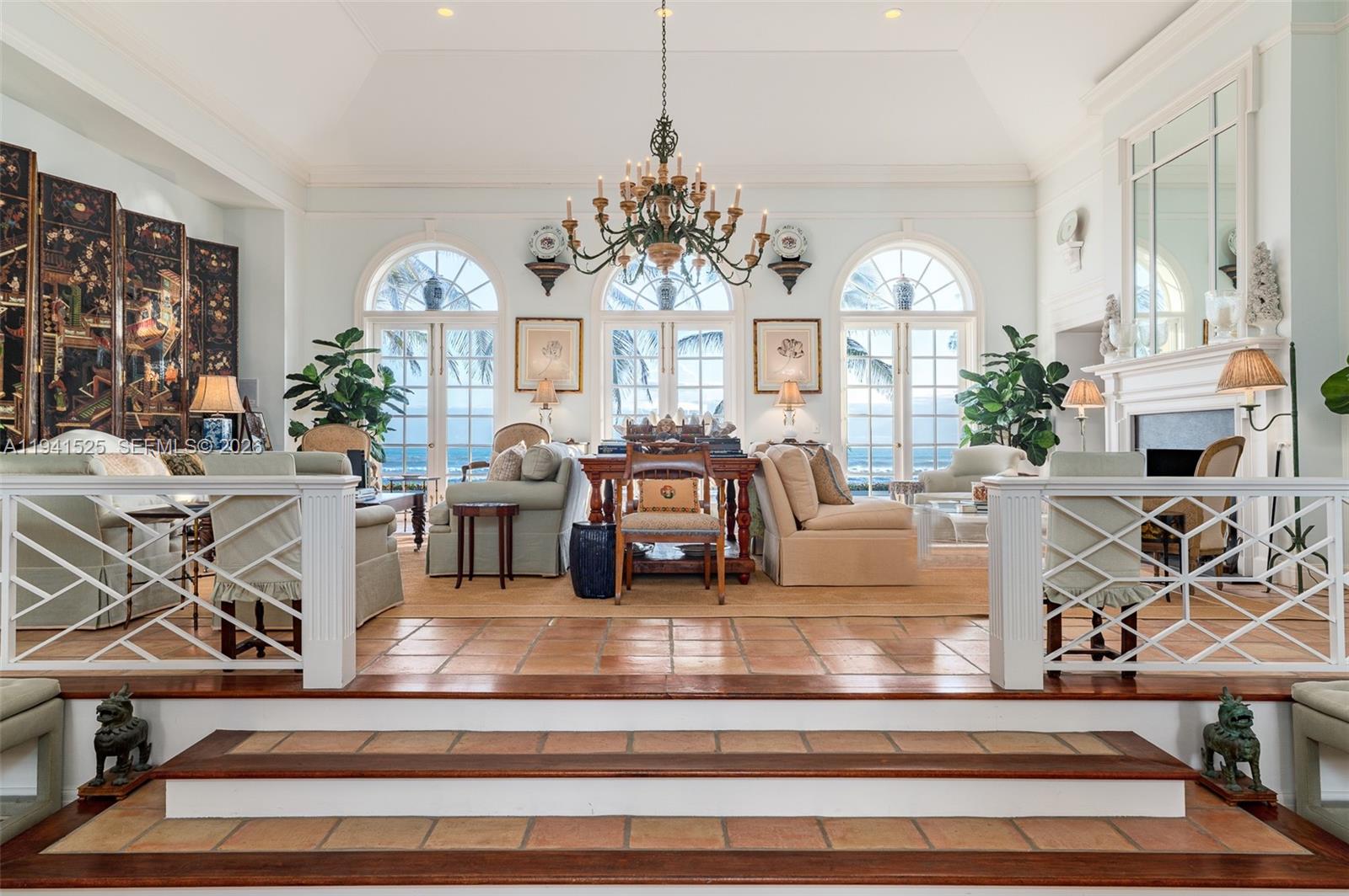 21 S Beach Rd Jupiter Island, FL 33455