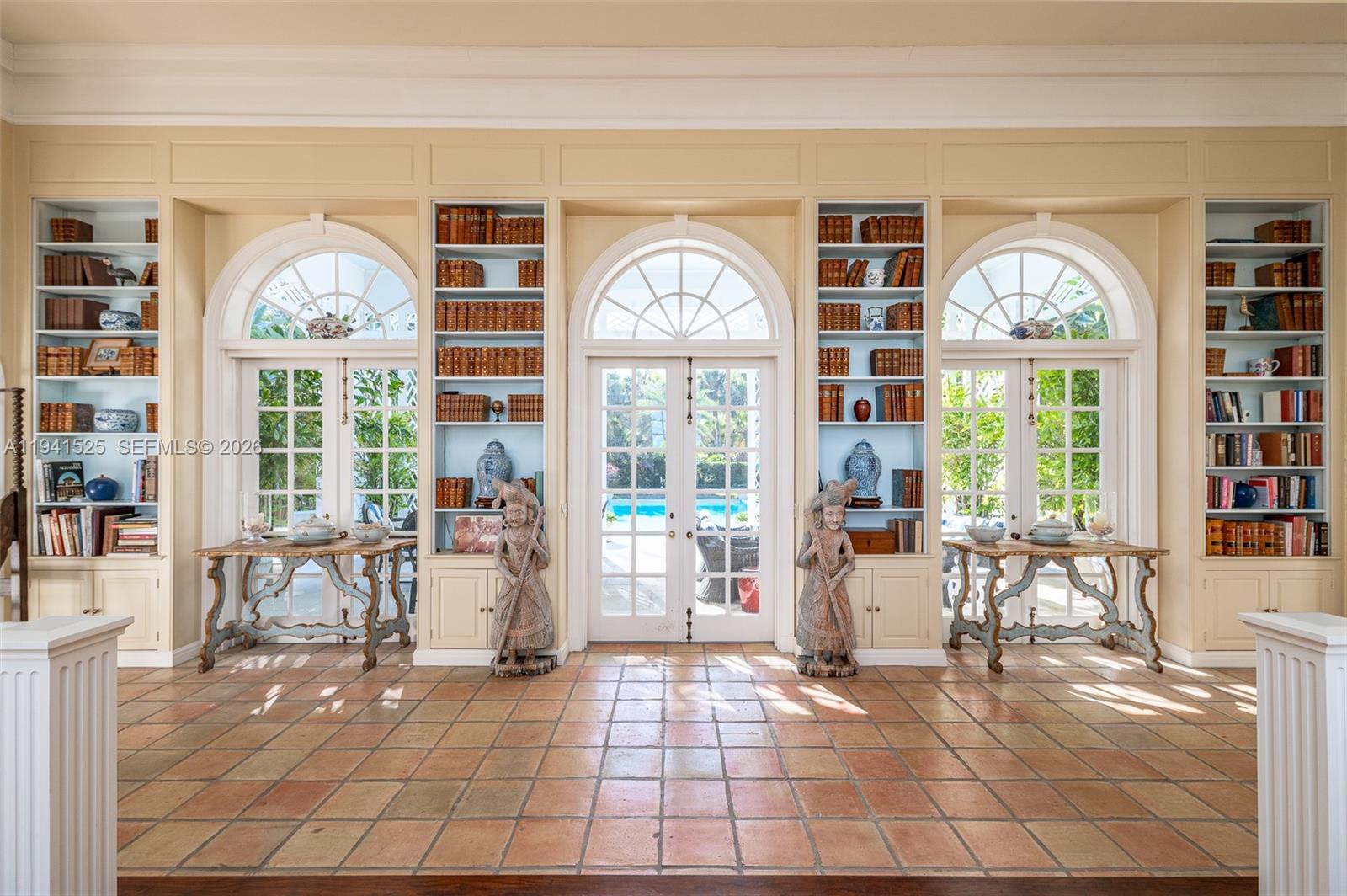 21 S Beach Rd Jupiter Island, FL 33455