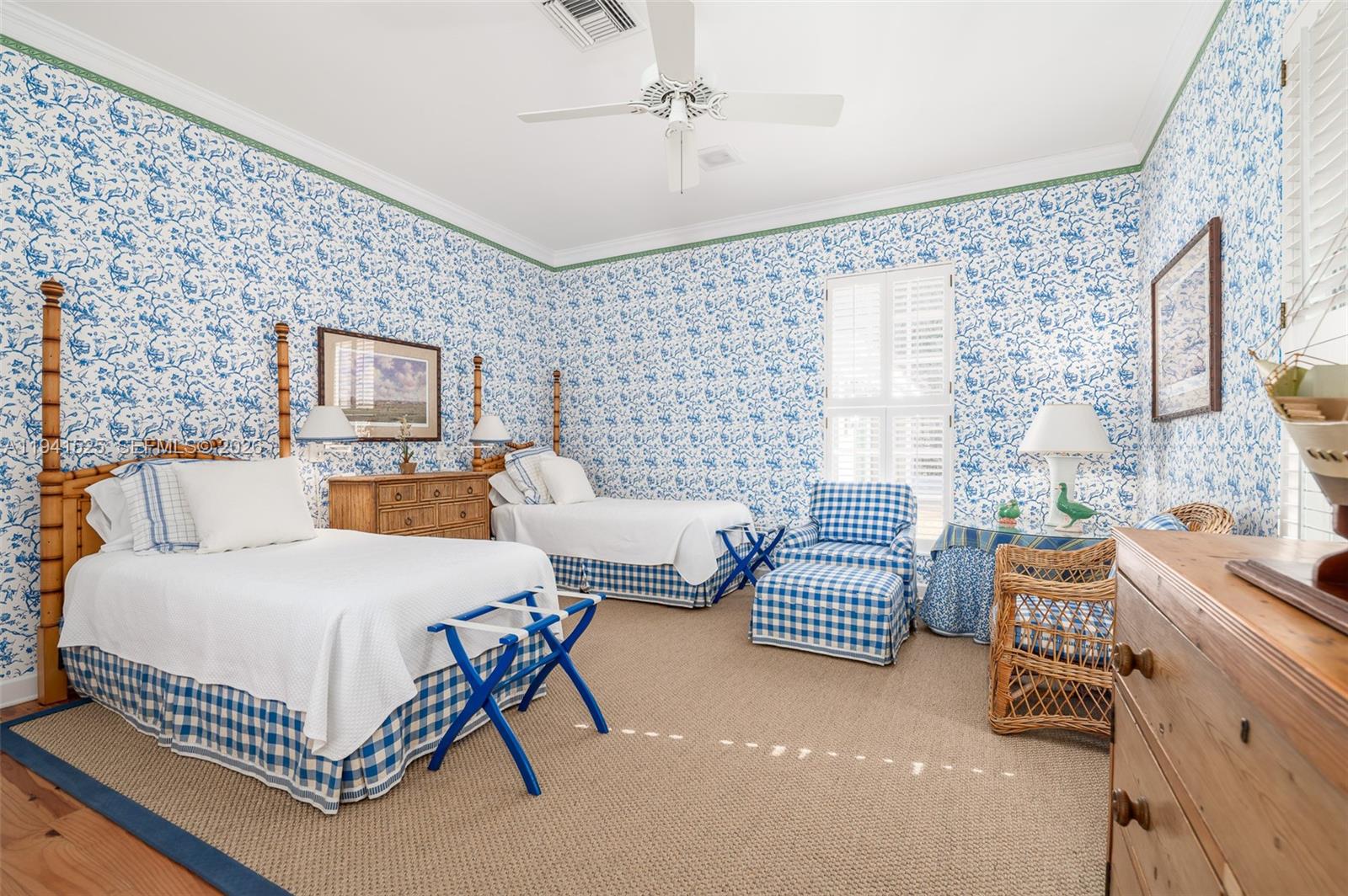 21 S Beach Rd Jupiter Island, FL 33455