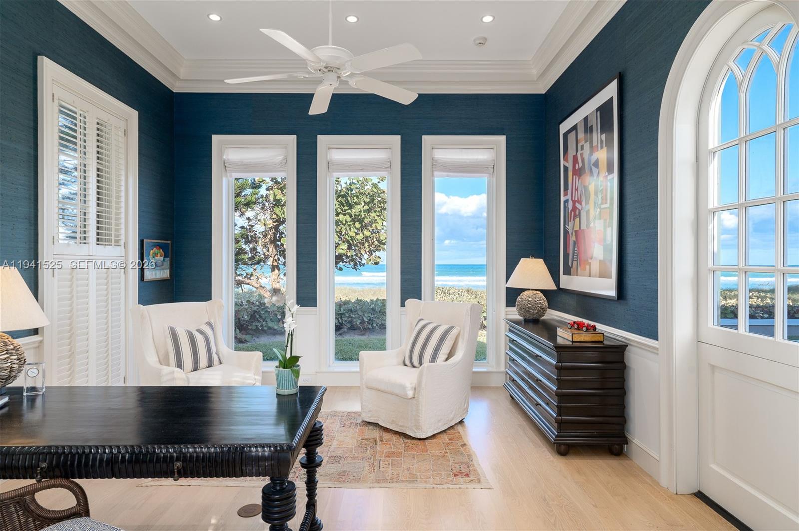 21 S Beach Rd Jupiter Island, FL 33455