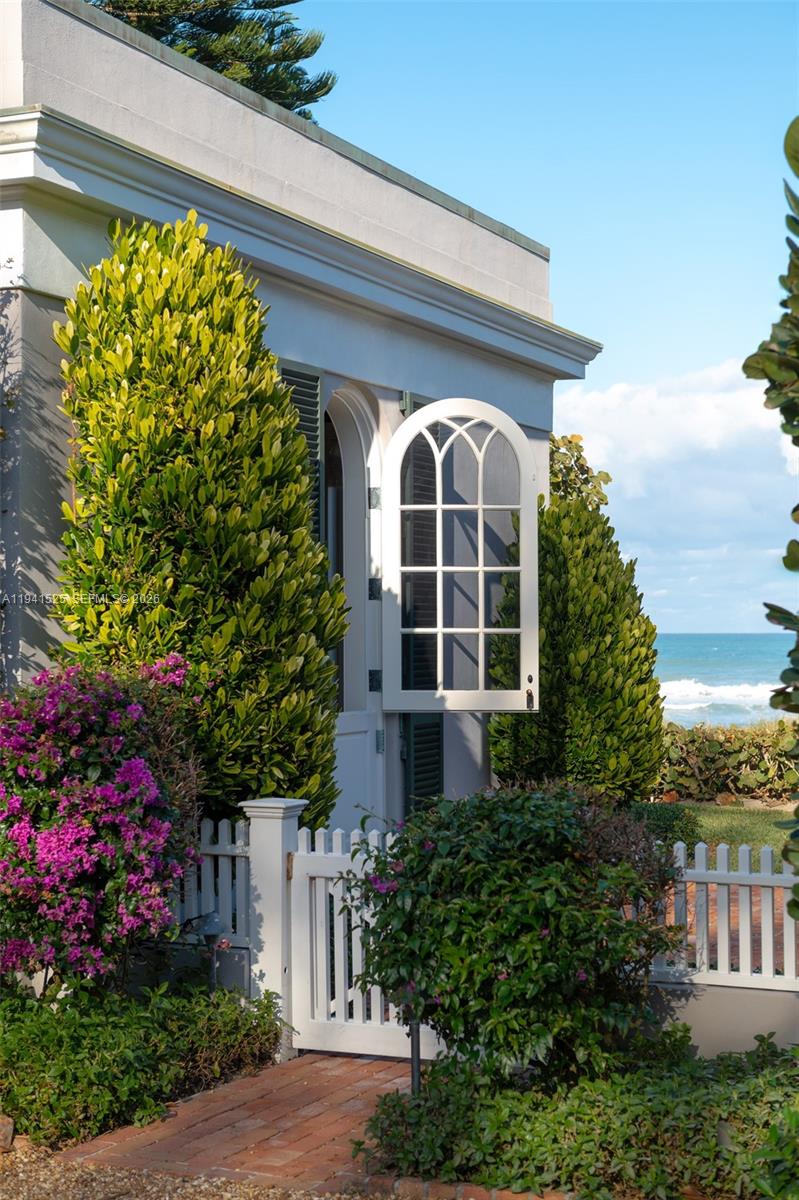 21 S Beach Rd Jupiter Island, FL 33455