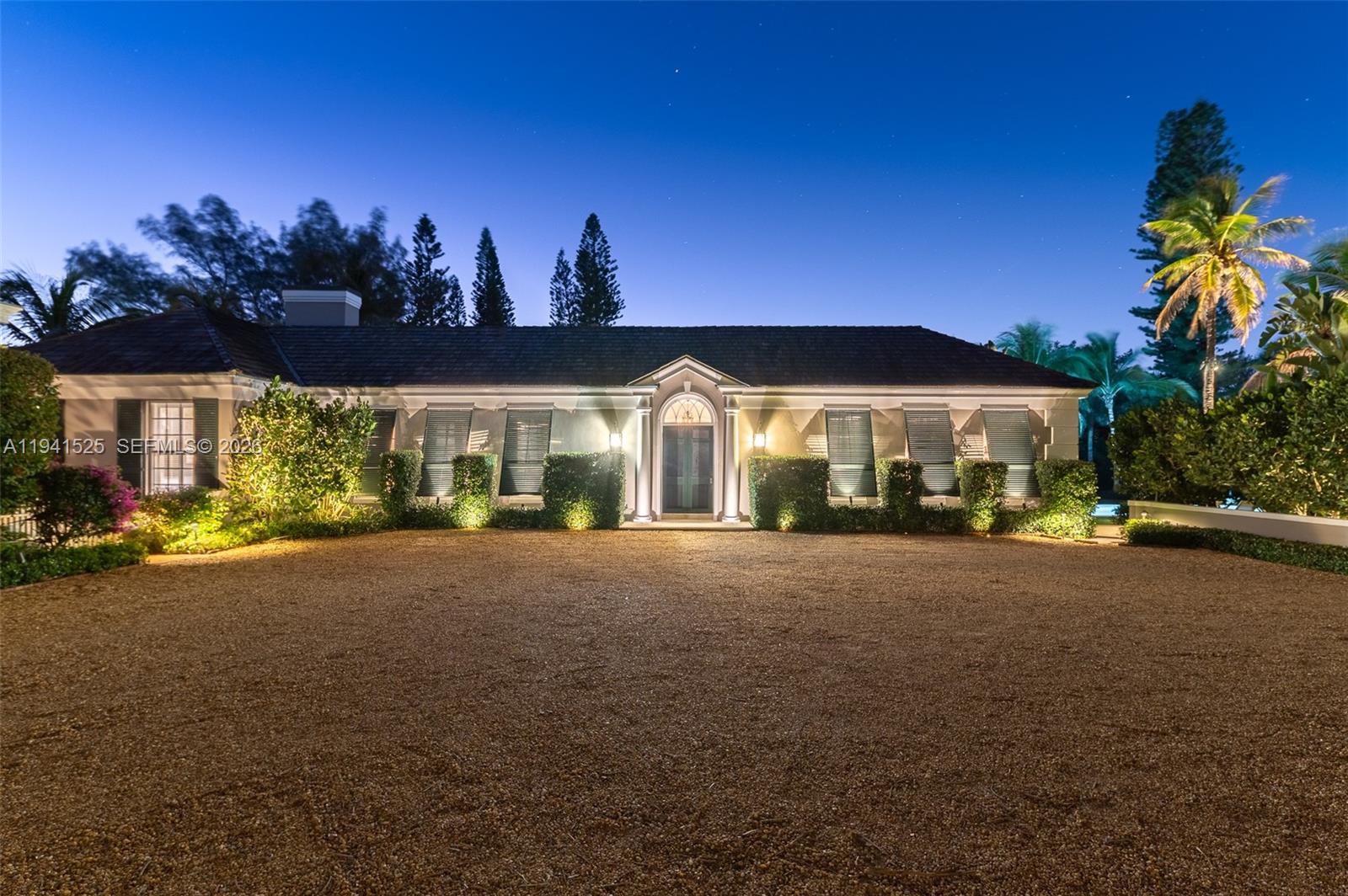 21 S Beach Rd Jupiter Island, FL 33455