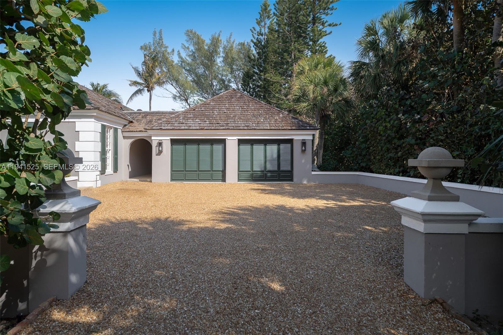 21 S Beach Rd Jupiter Island, FL 33455