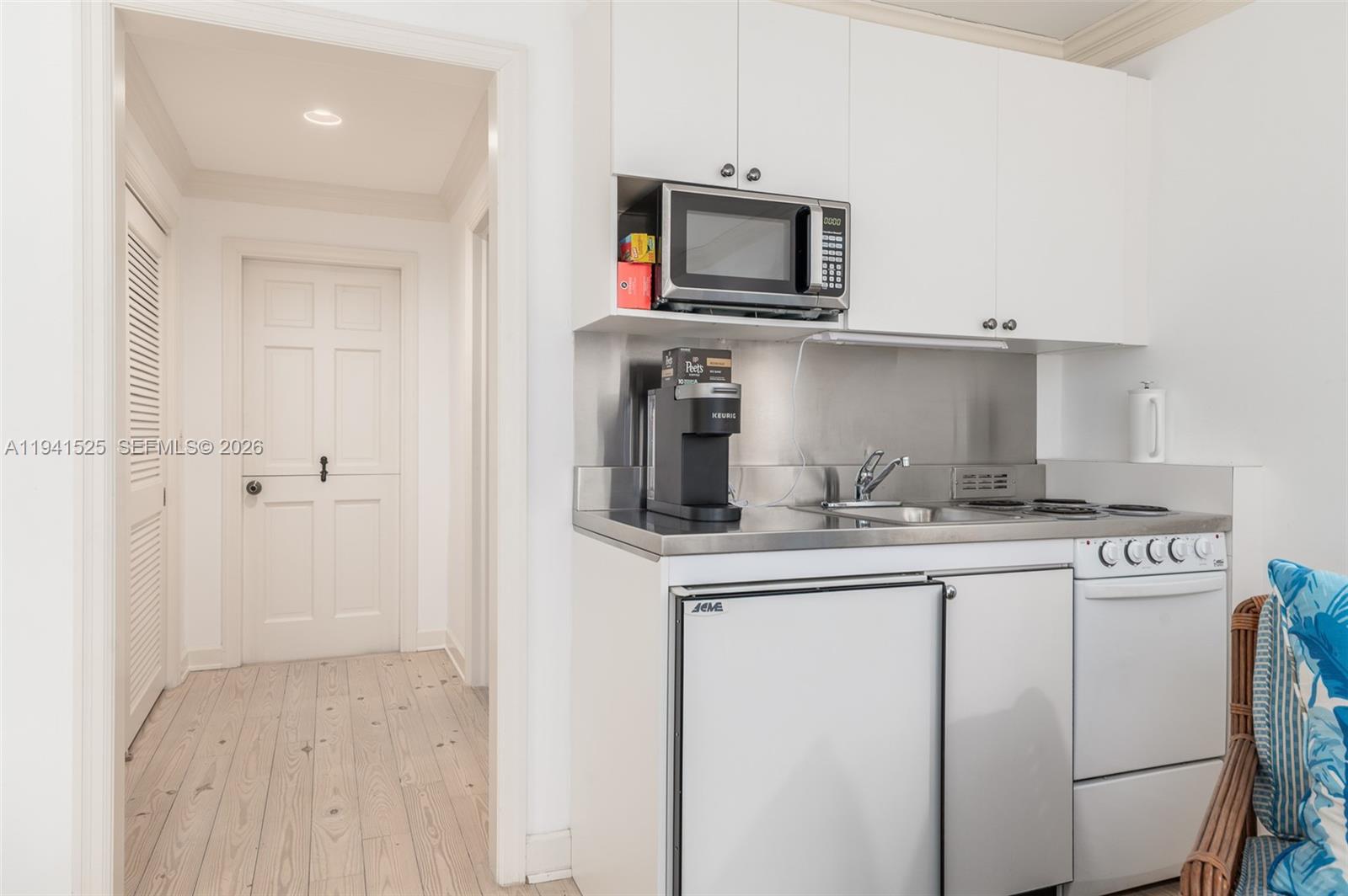 21 S Beach Rd Jupiter Island, FL 33455