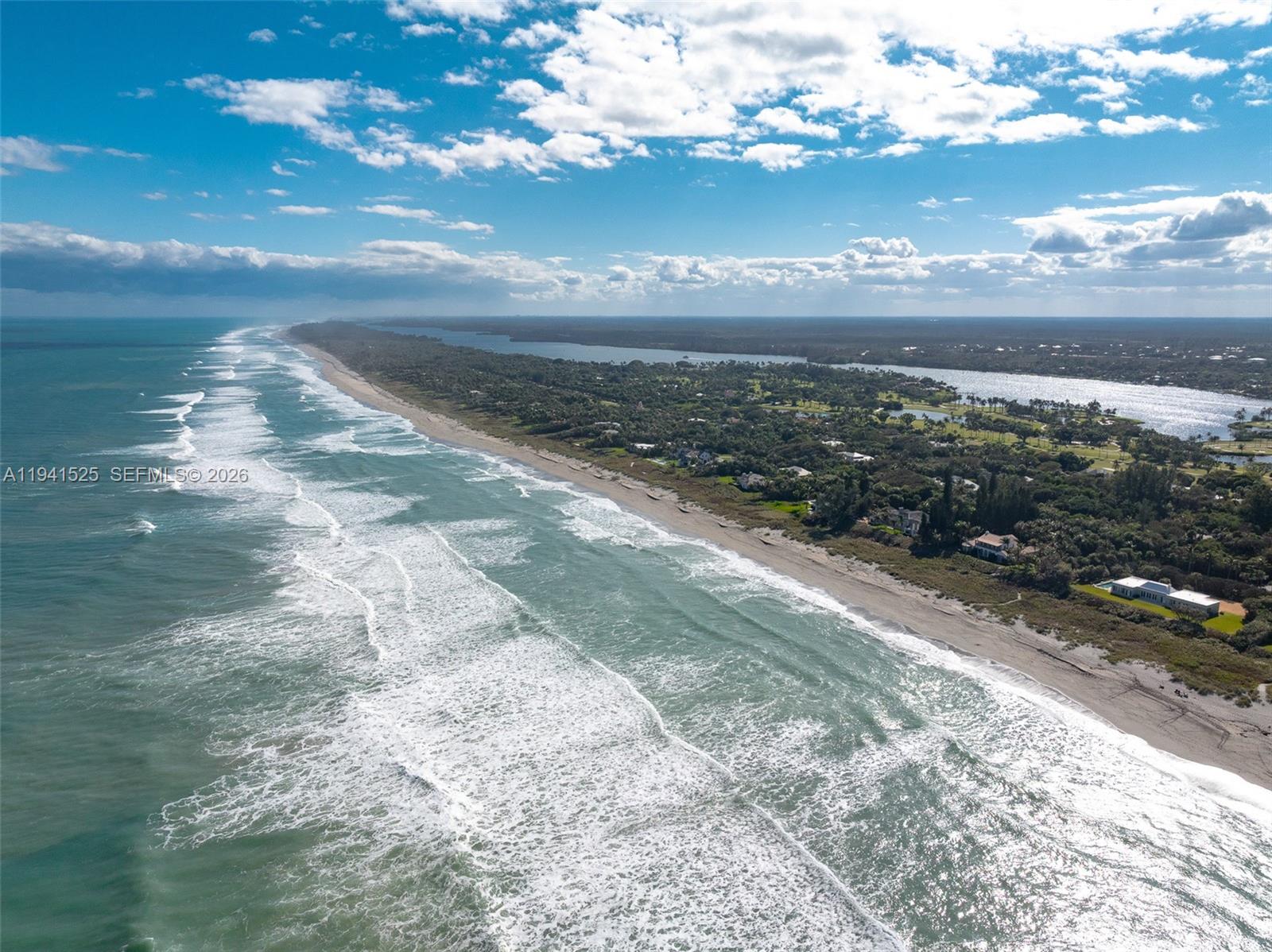 21 S Beach Rd Jupiter Island, FL 33455