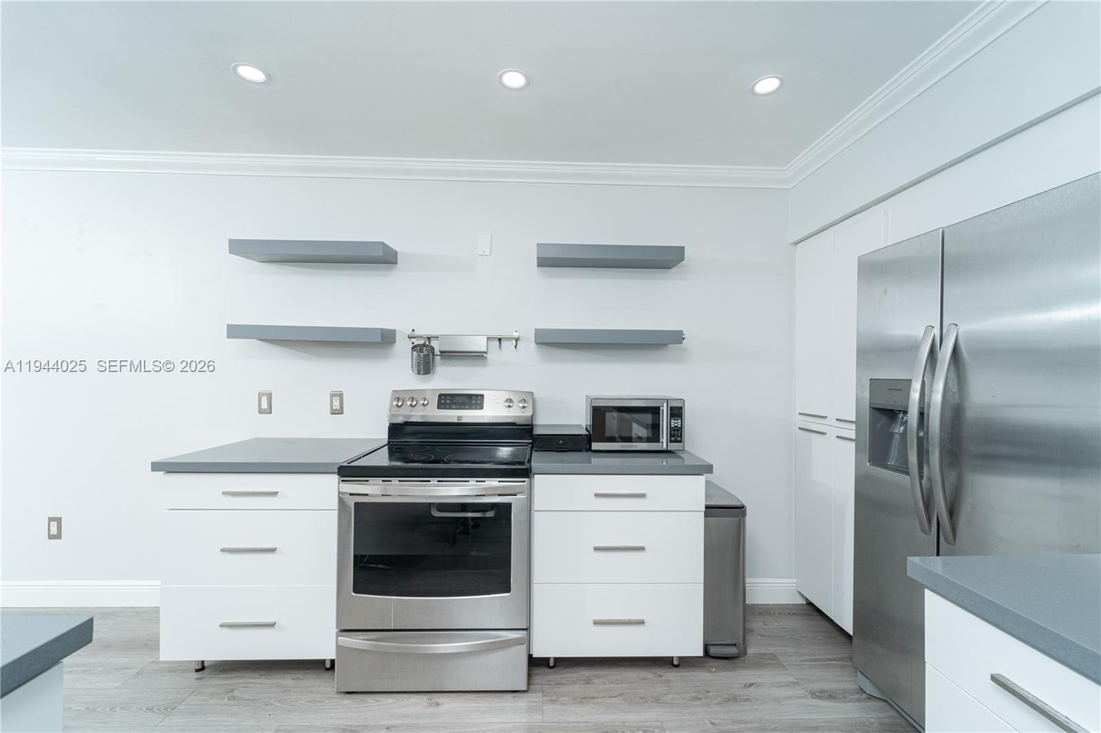 13932 Kendale Lks Dr Miami, FL 33183