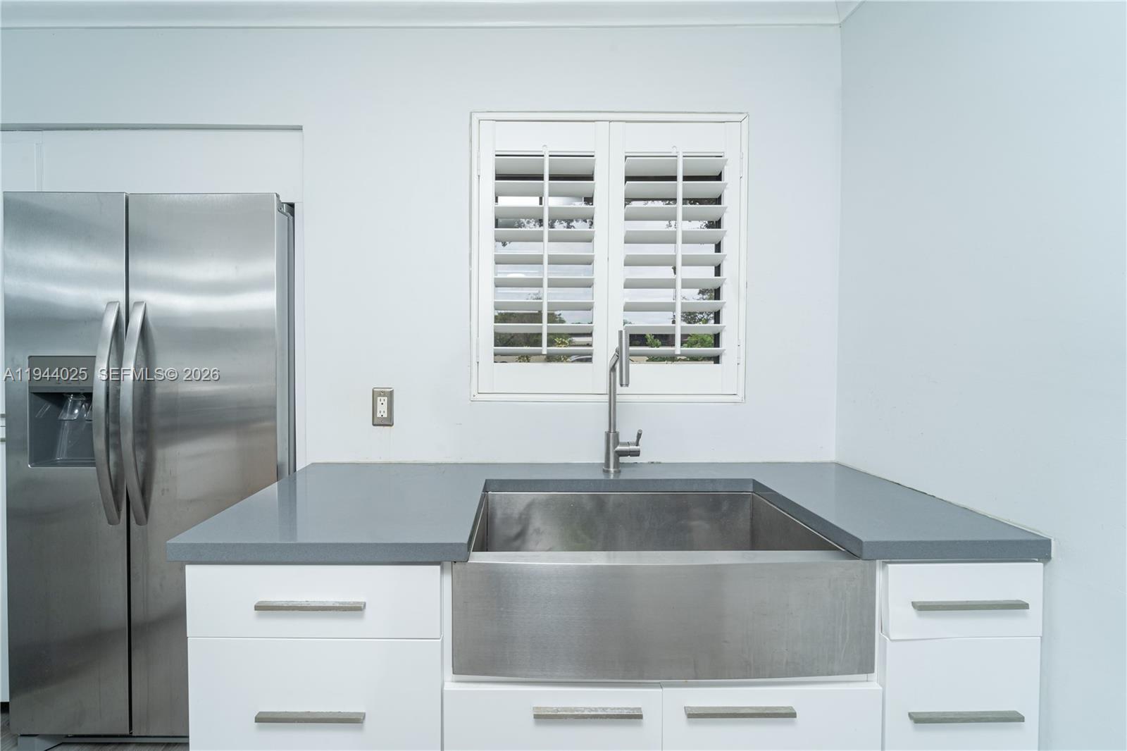 13932 Kendale Lks Dr Miami, FL 33183