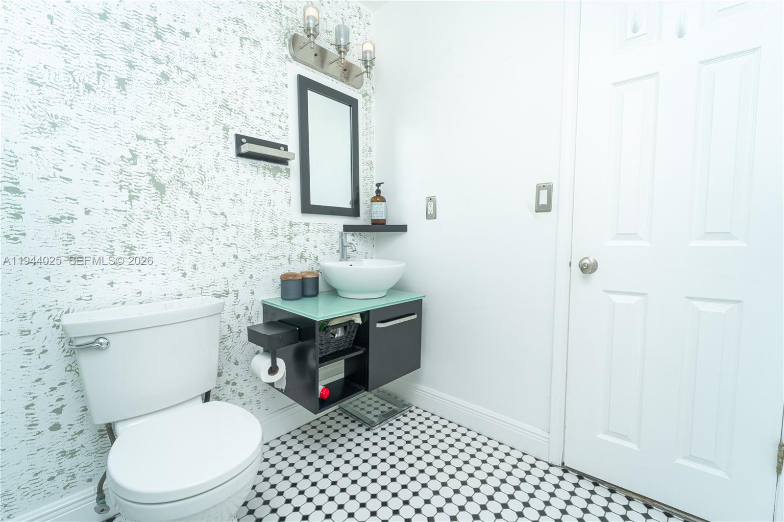 13932 Kendale Lks Dr Miami, FL 33183