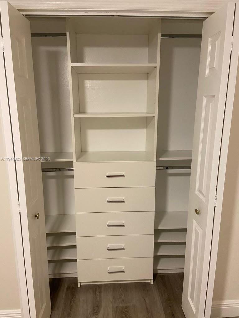 13932 Kendale Lks Dr Miami, FL 33183