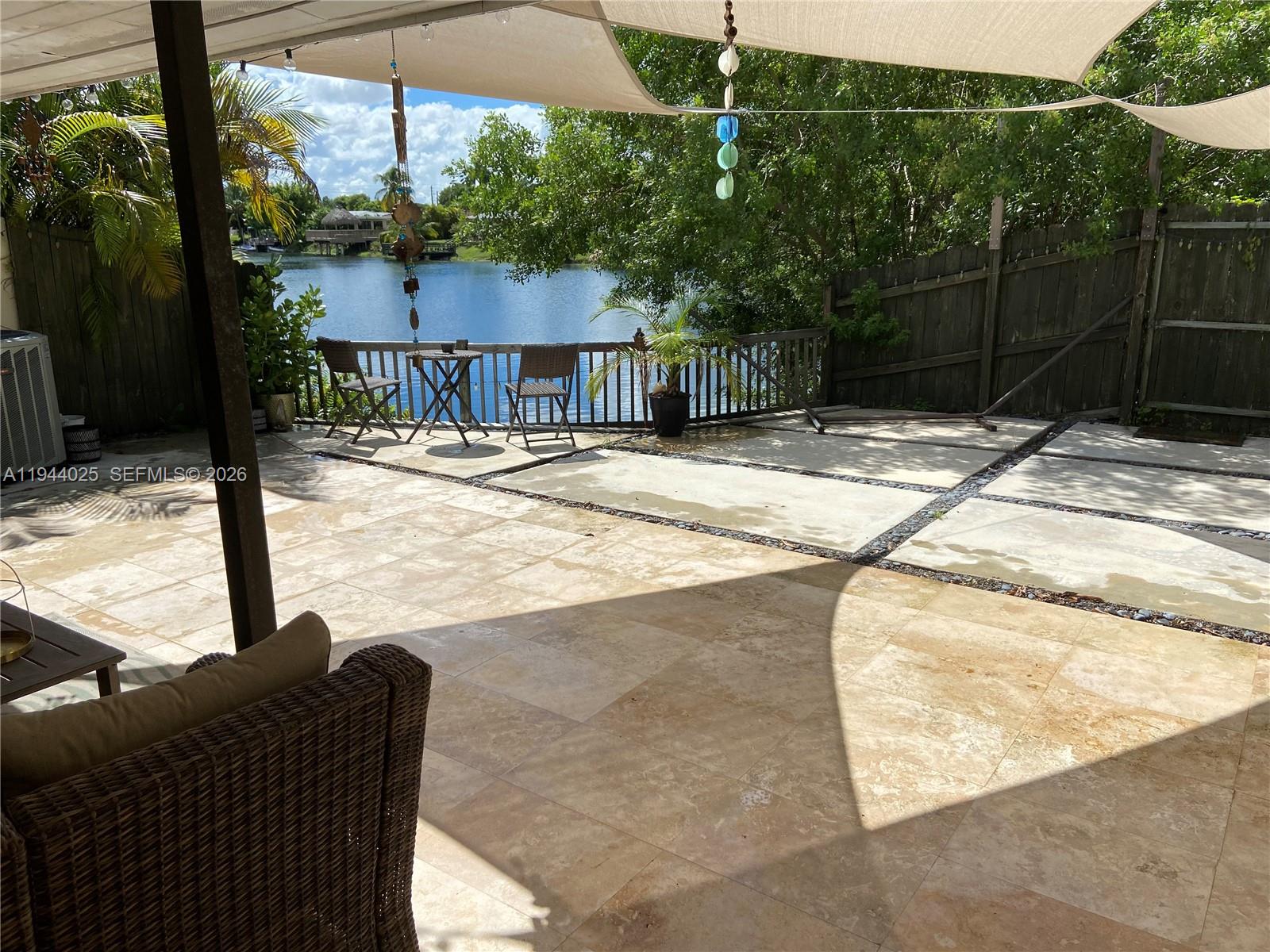 13932 Kendale Lks Dr Miami, FL 33183