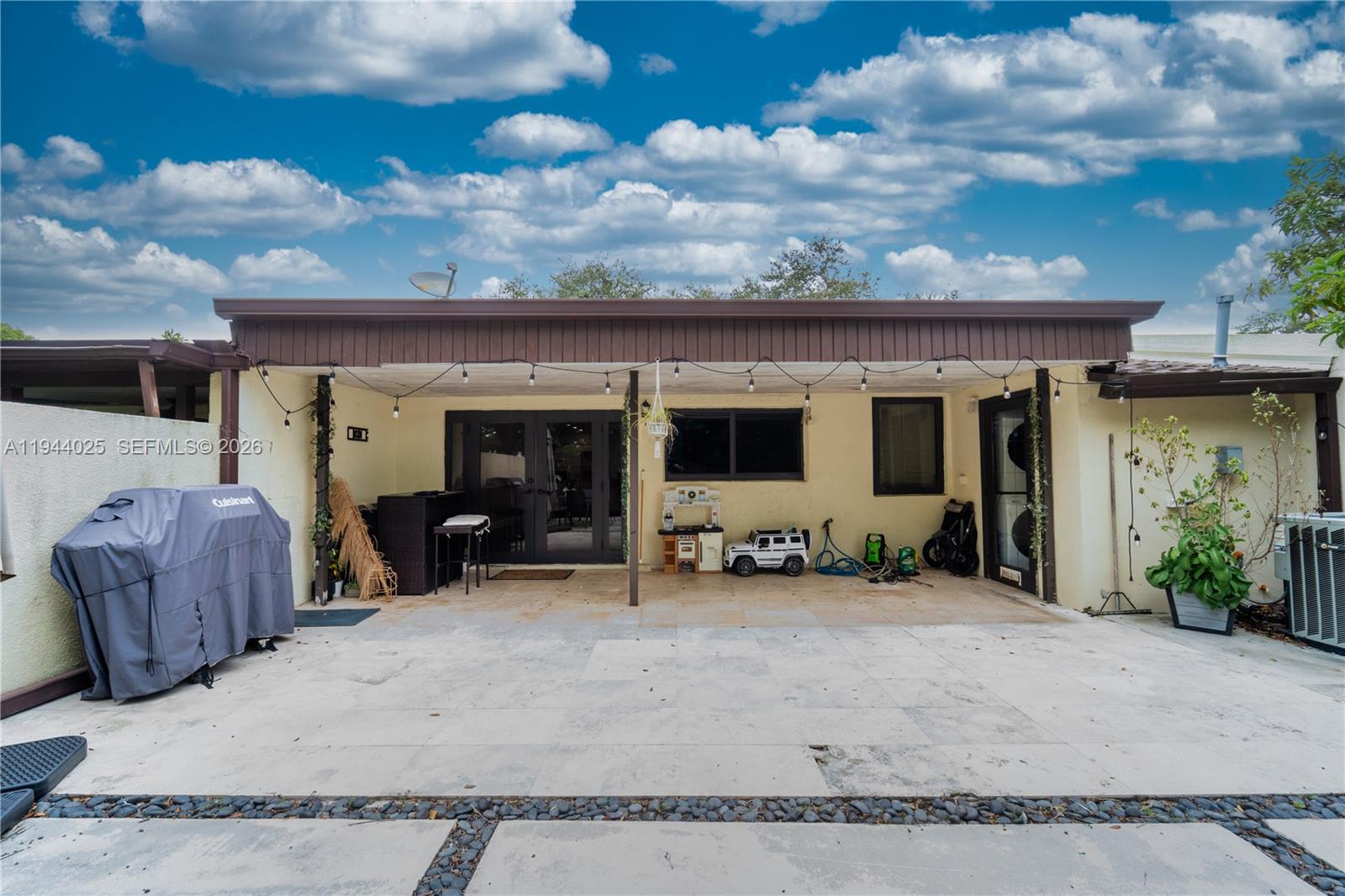 13932 Kendale Lks Dr Miami, FL 33183