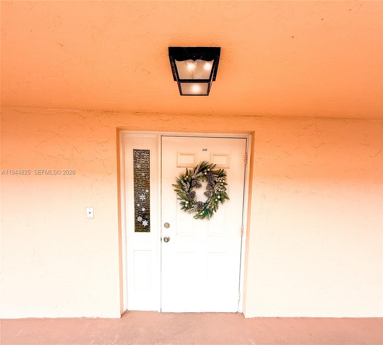 450 Commodore Dr #306