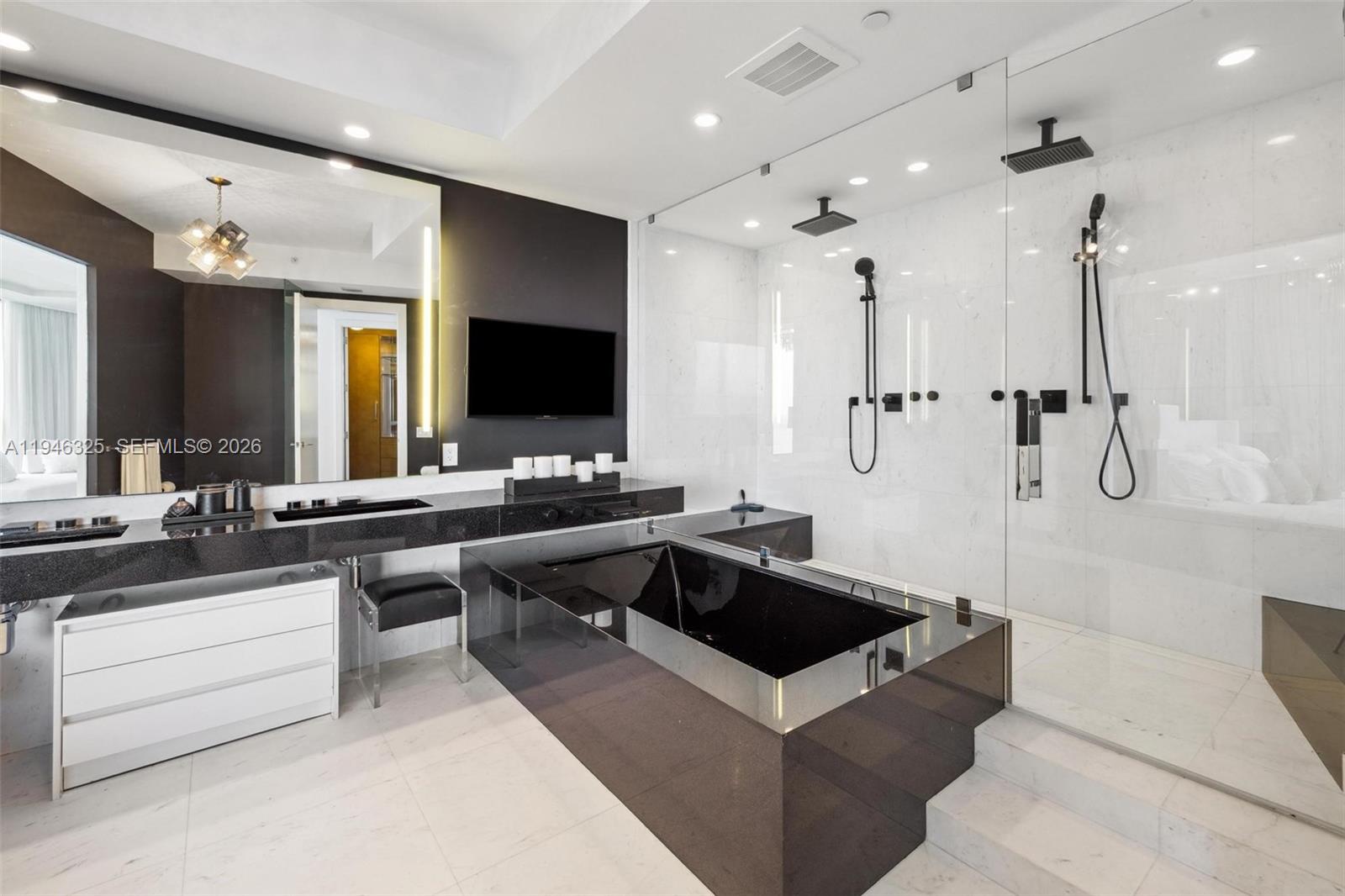 18555 Collins Ave #2601 Sunny Isles Beach, FL 33160