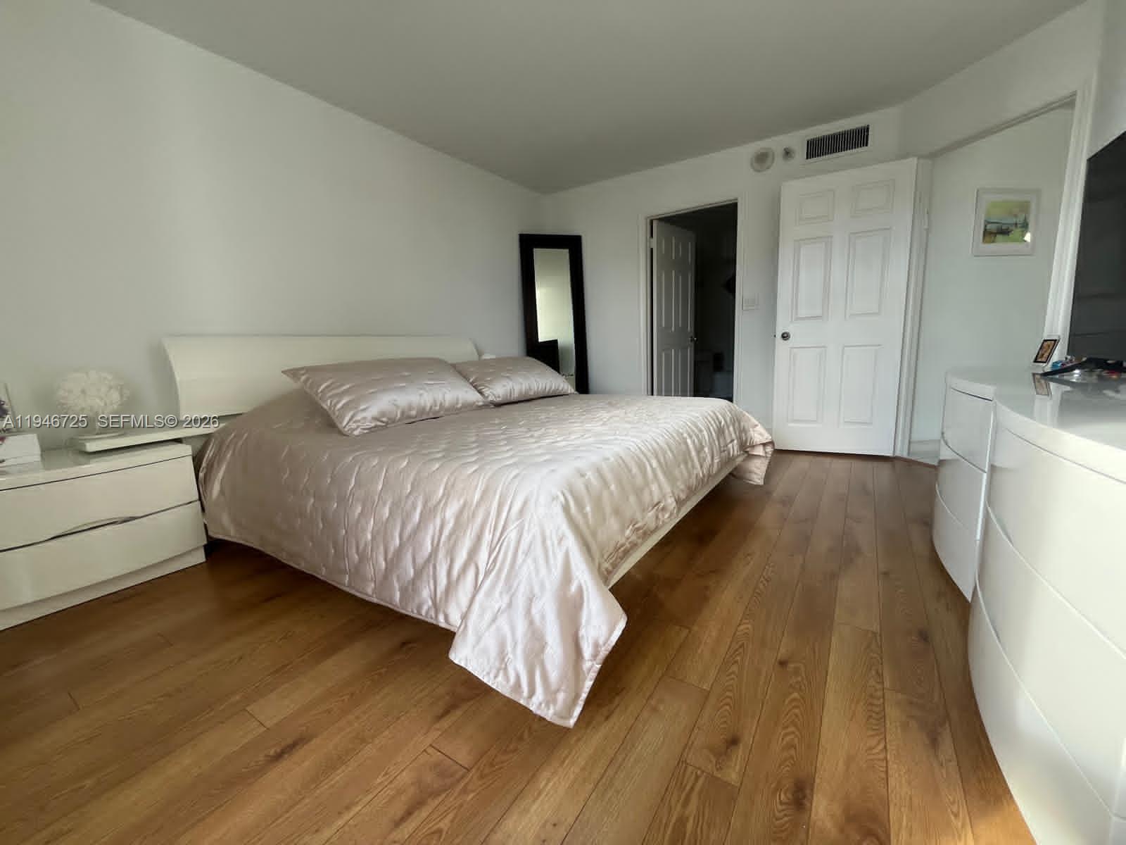 3530 Mystic Pointe Dr #1412 Aventura, FL 33180