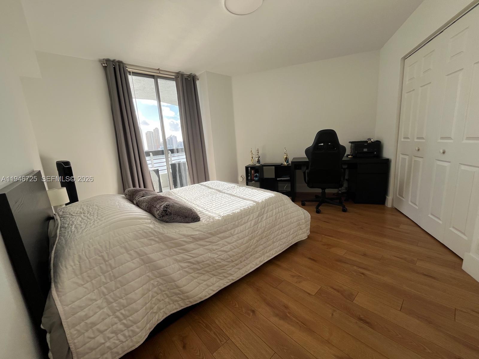 3530 Mystic Pointe Dr #1412 Aventura, FL 33180