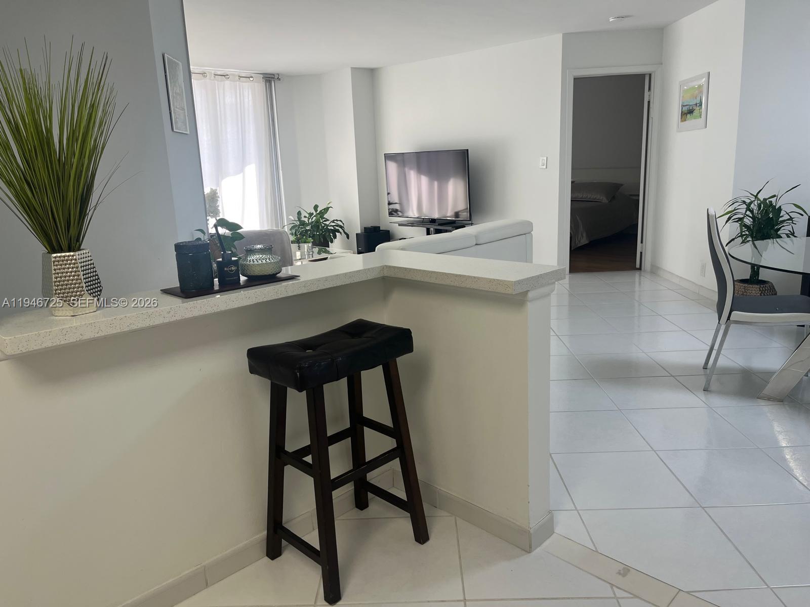 3530 Mystic Pointe Dr #1412 Aventura, FL 33180