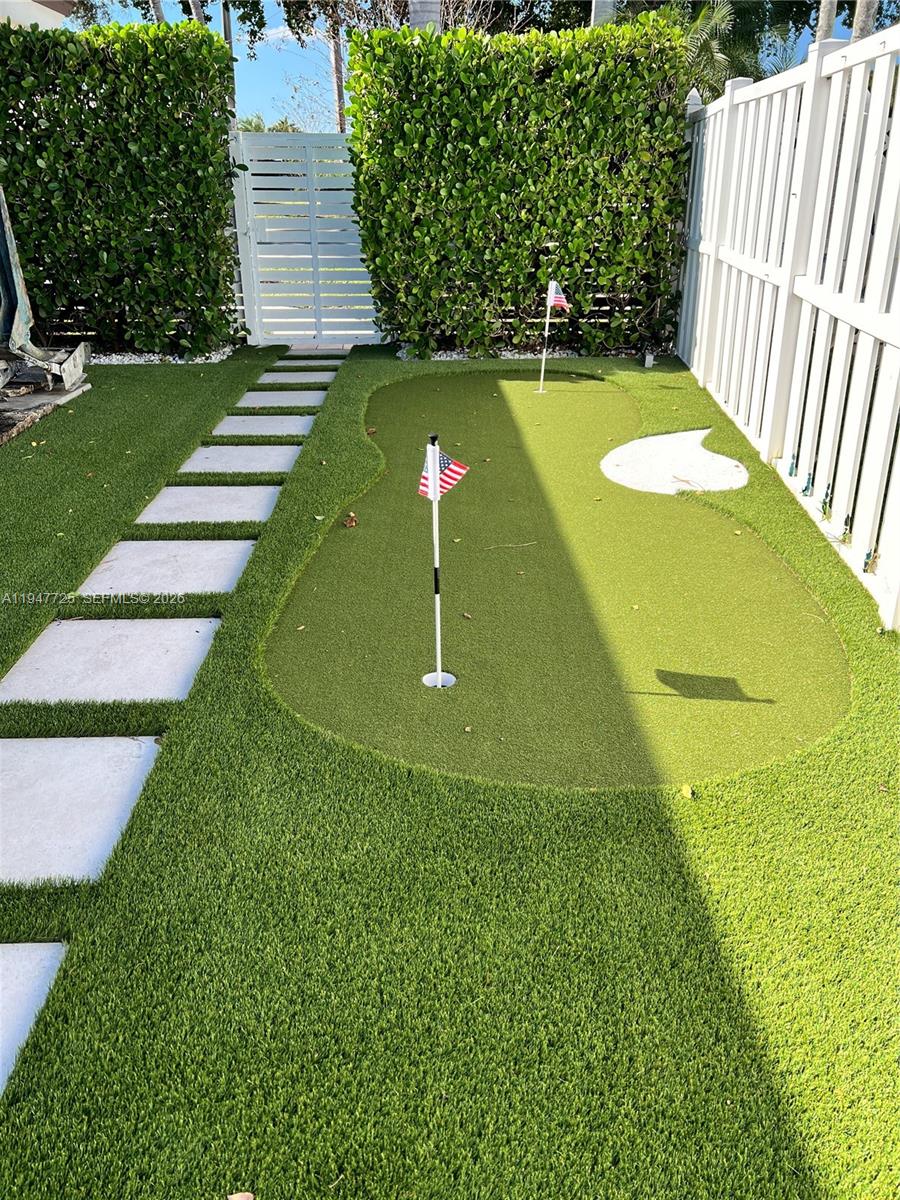 5510 Bayview Dr Fort Lauderdale, FL 33308