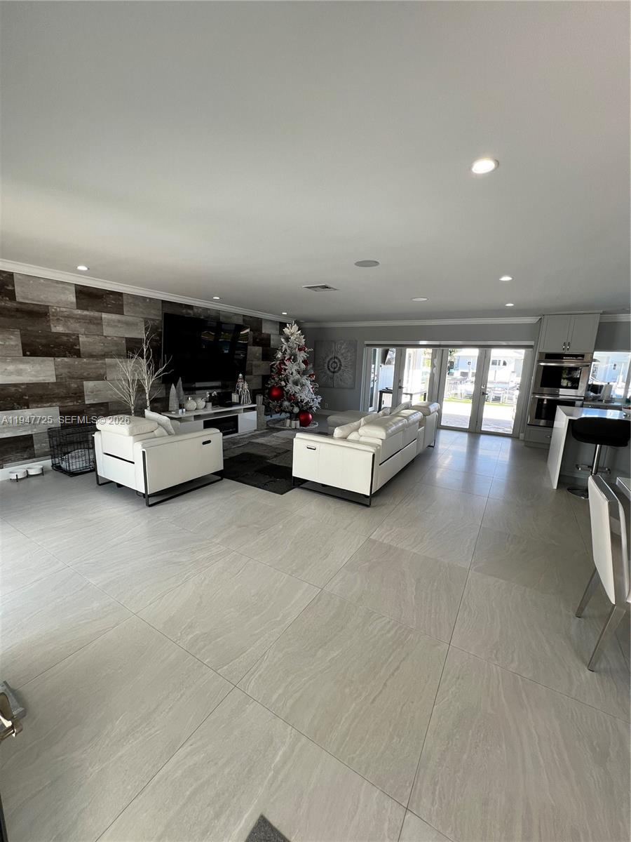 5510 Bayview Dr Fort Lauderdale, FL 33308