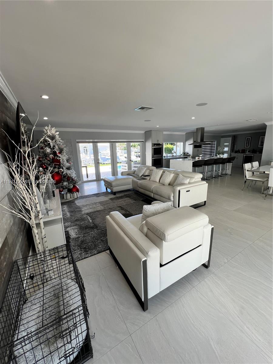 5510 Bayview Dr Fort Lauderdale, FL 33308