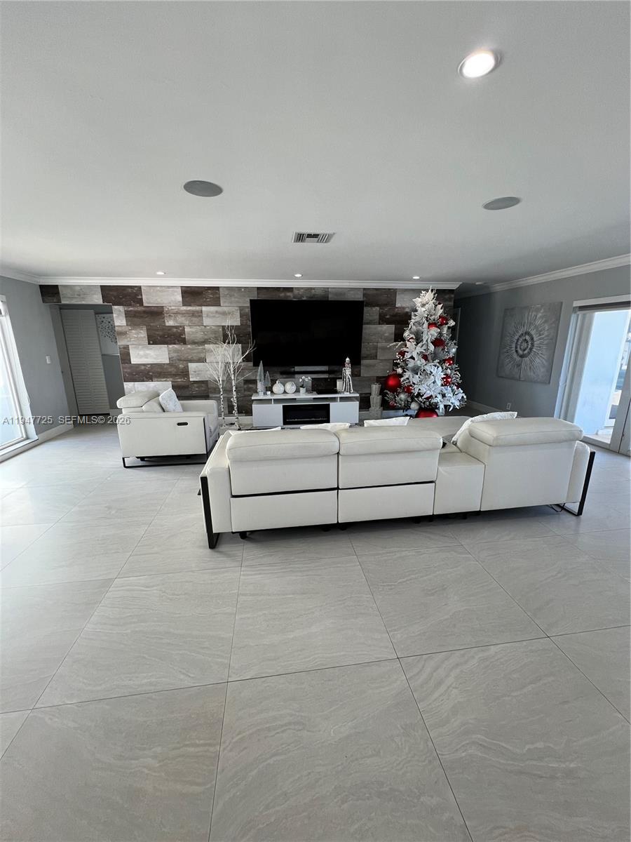 5510 Bayview Dr Fort Lauderdale, FL 33308