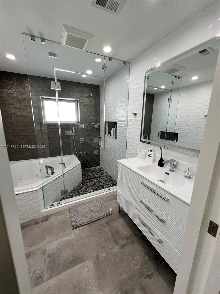 5510 Bayview Dr Fort Lauderdale, FL 33308