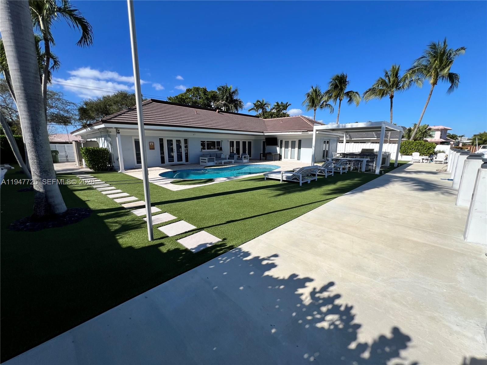 5510 Bayview Dr Fort Lauderdale, FL 33308