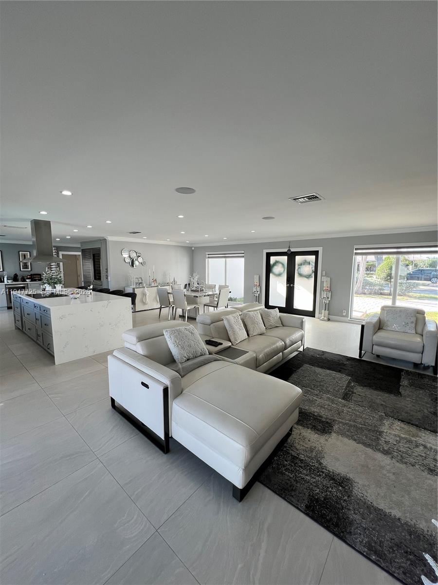 5510 Bayview Dr Fort Lauderdale, FL 33308