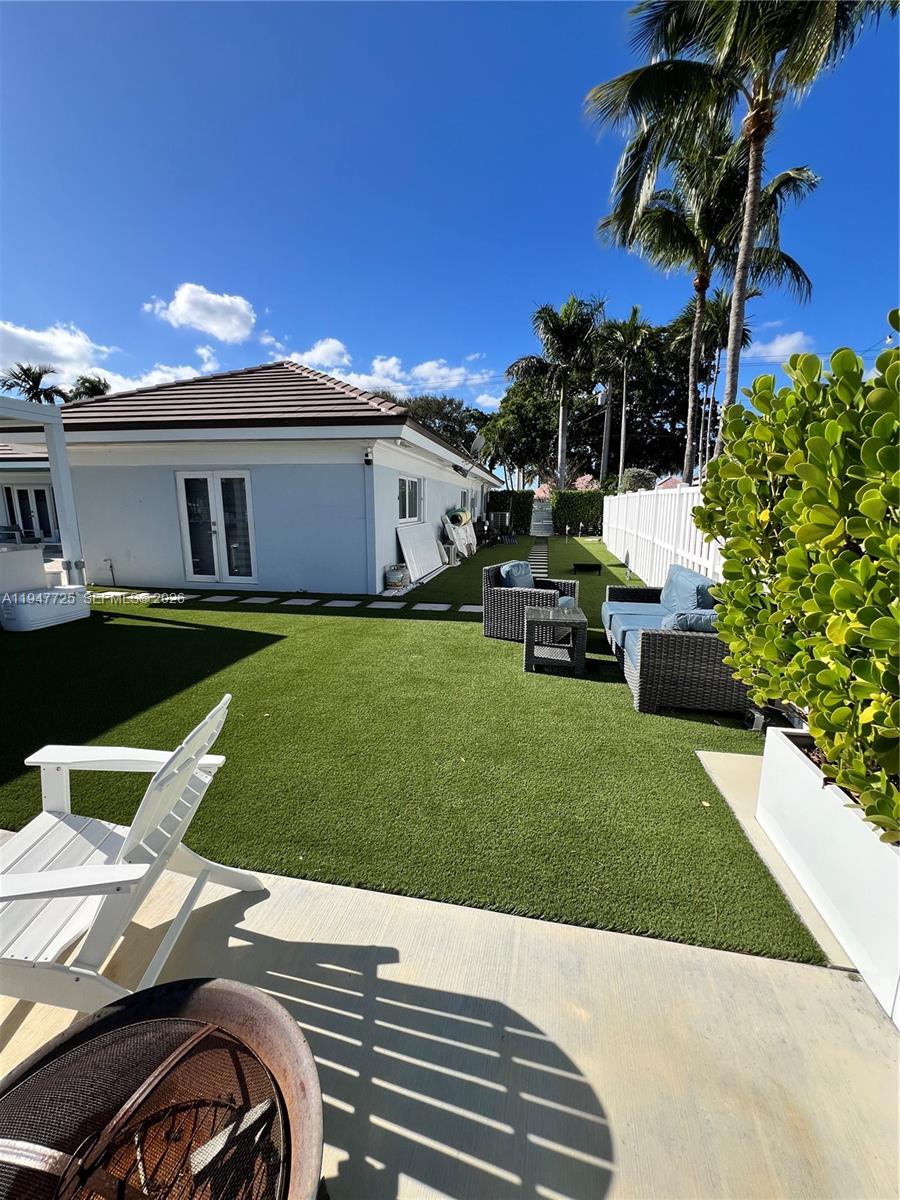 5510 Bayview Dr Fort Lauderdale, FL 33308